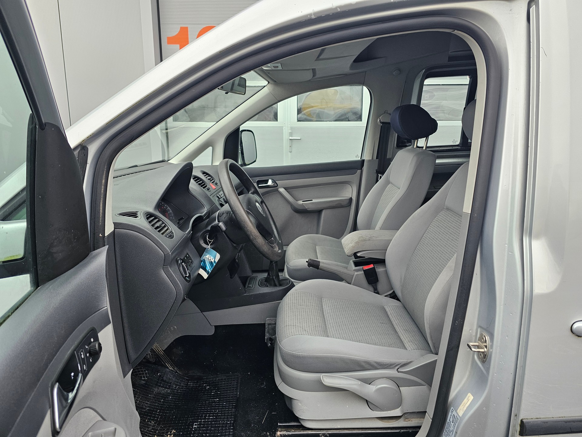 VW Caddy 1.9TDI PD 4Motion-image-9