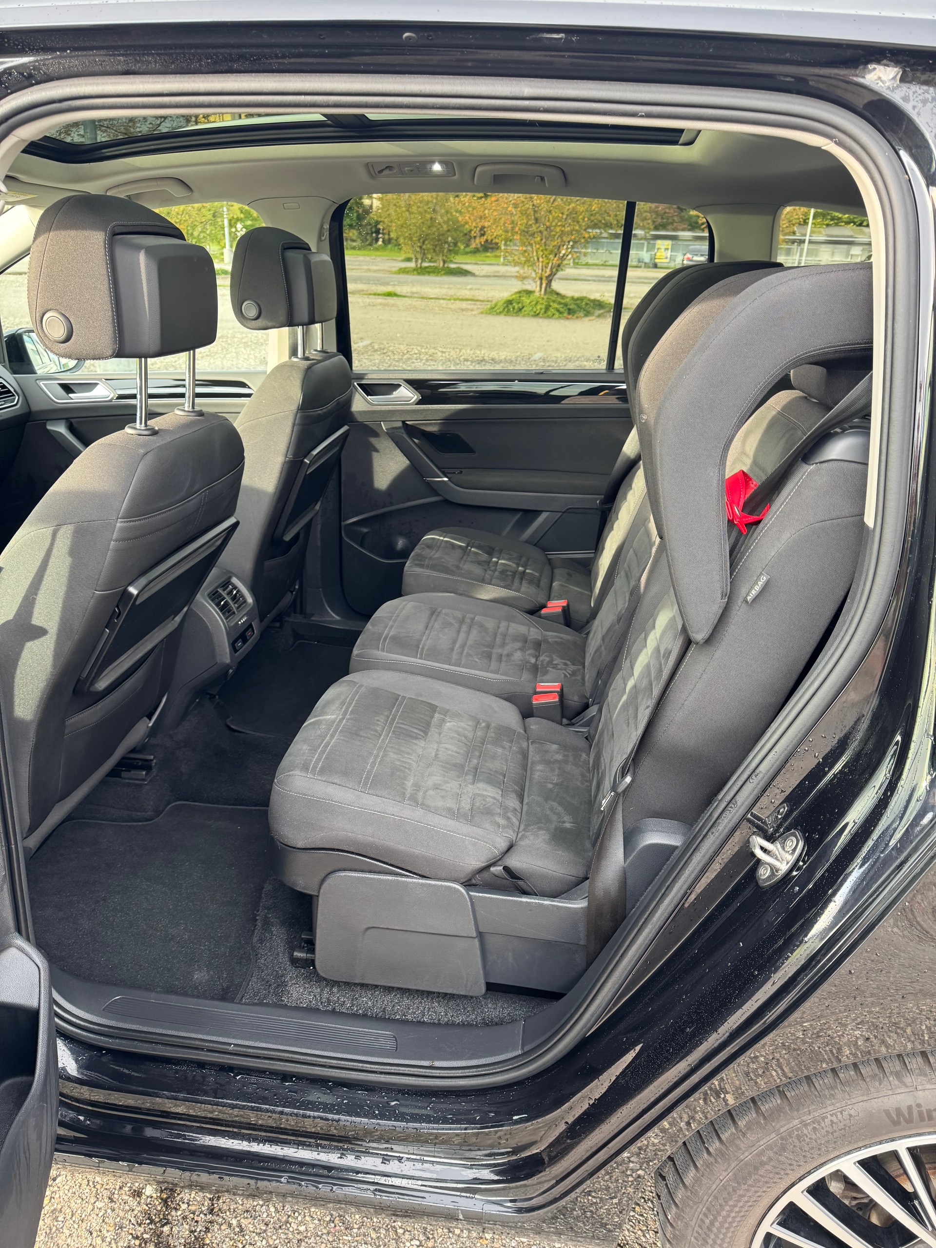 VW Touran 2.0 TDI BlueMotion Technology Highline-image-3