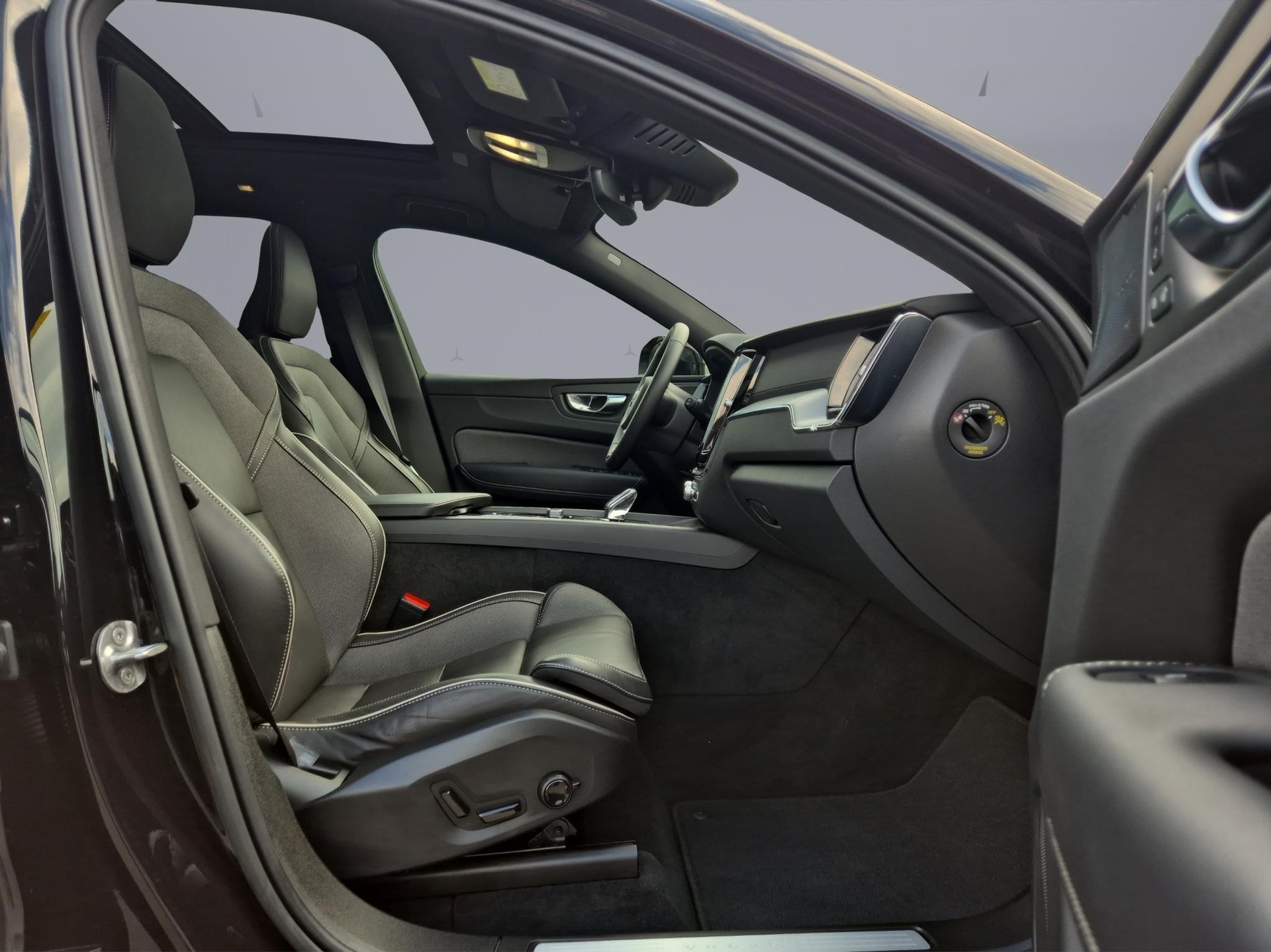 VOLVO XC60 2.0 B5 MH Ultimate Dark AWD-image-13