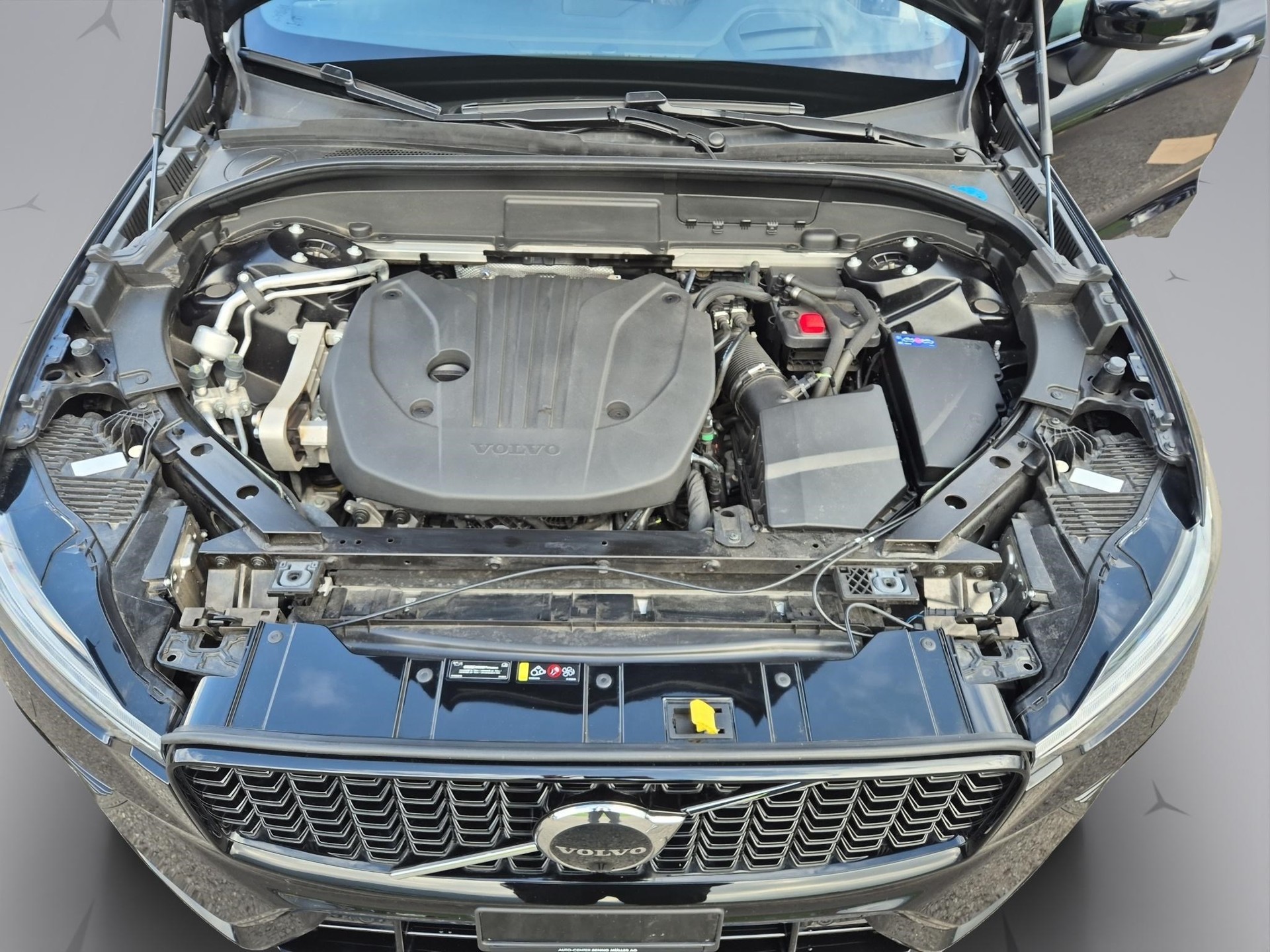 VOLVO XC60 2.0 B5 MH Ultimate Dark AWD-image-16