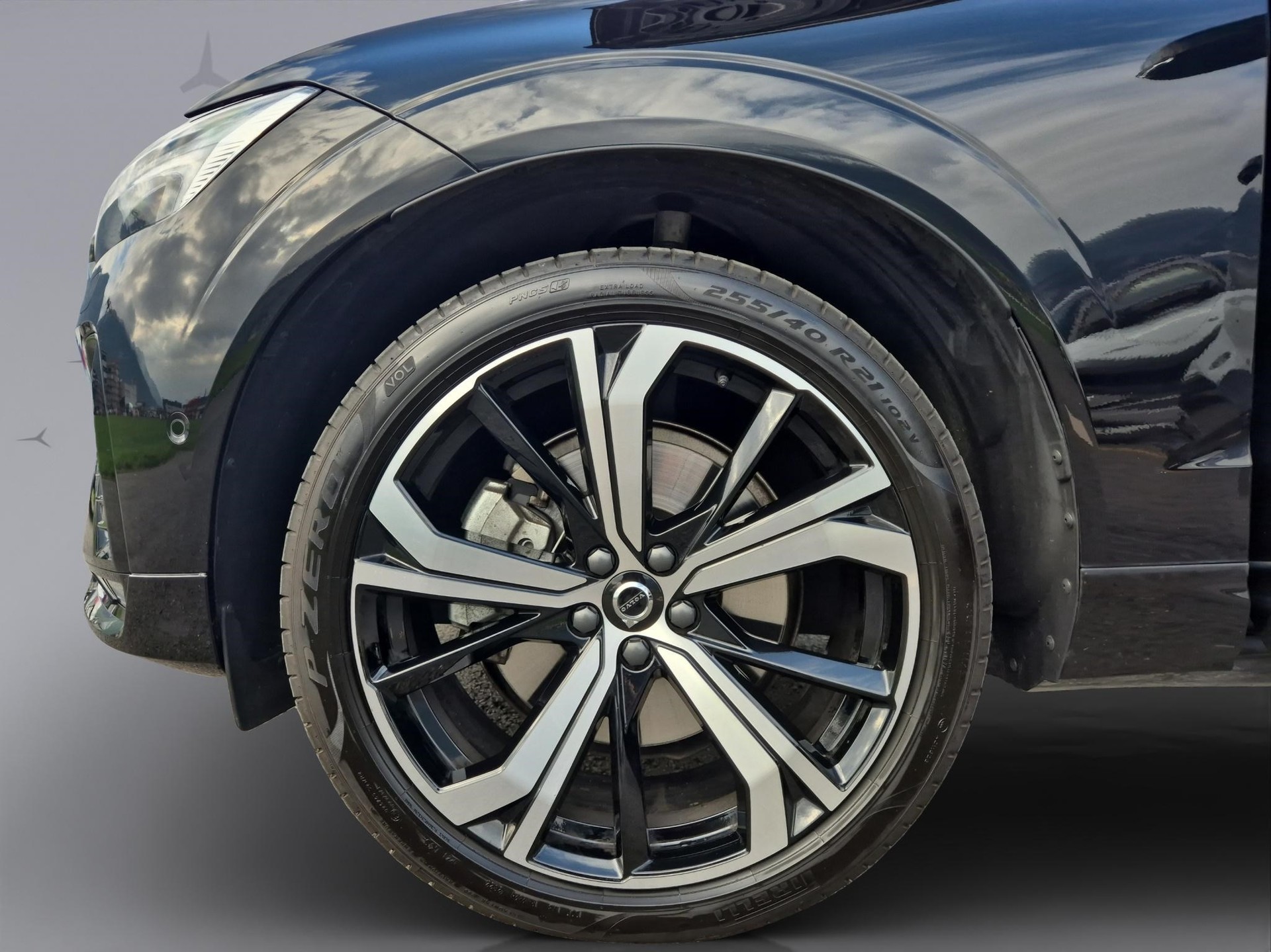 VOLVO XC60 2.0 B5 MH Ultimate Dark AWD-image-17