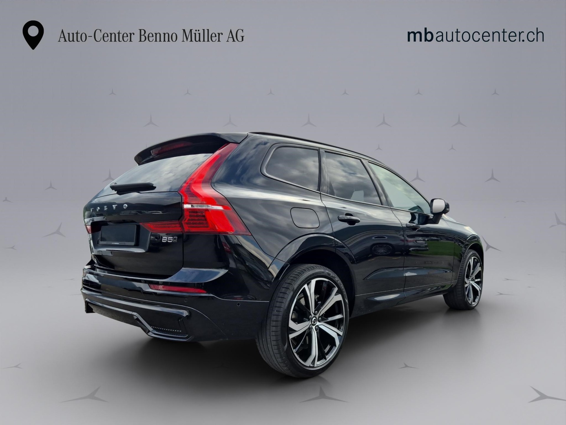 VOLVO XC60 2.0 B5 MH Ultimate Dark AWD-image-4