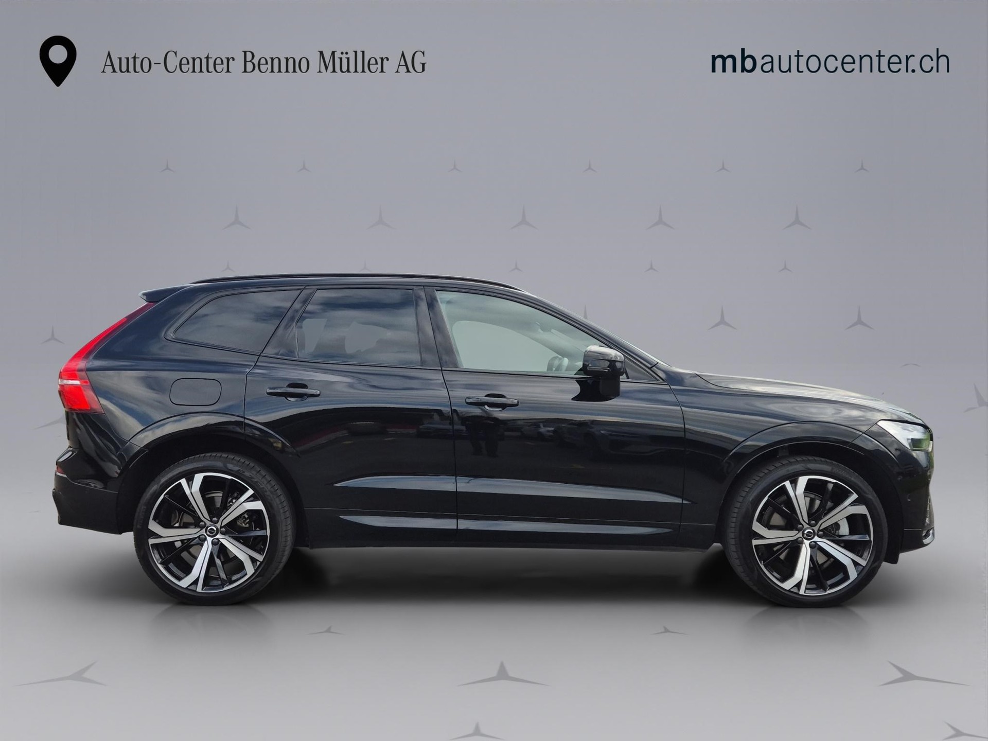 VOLVO XC60 2.0 B5 MH Ultimate Dark AWD-image-5