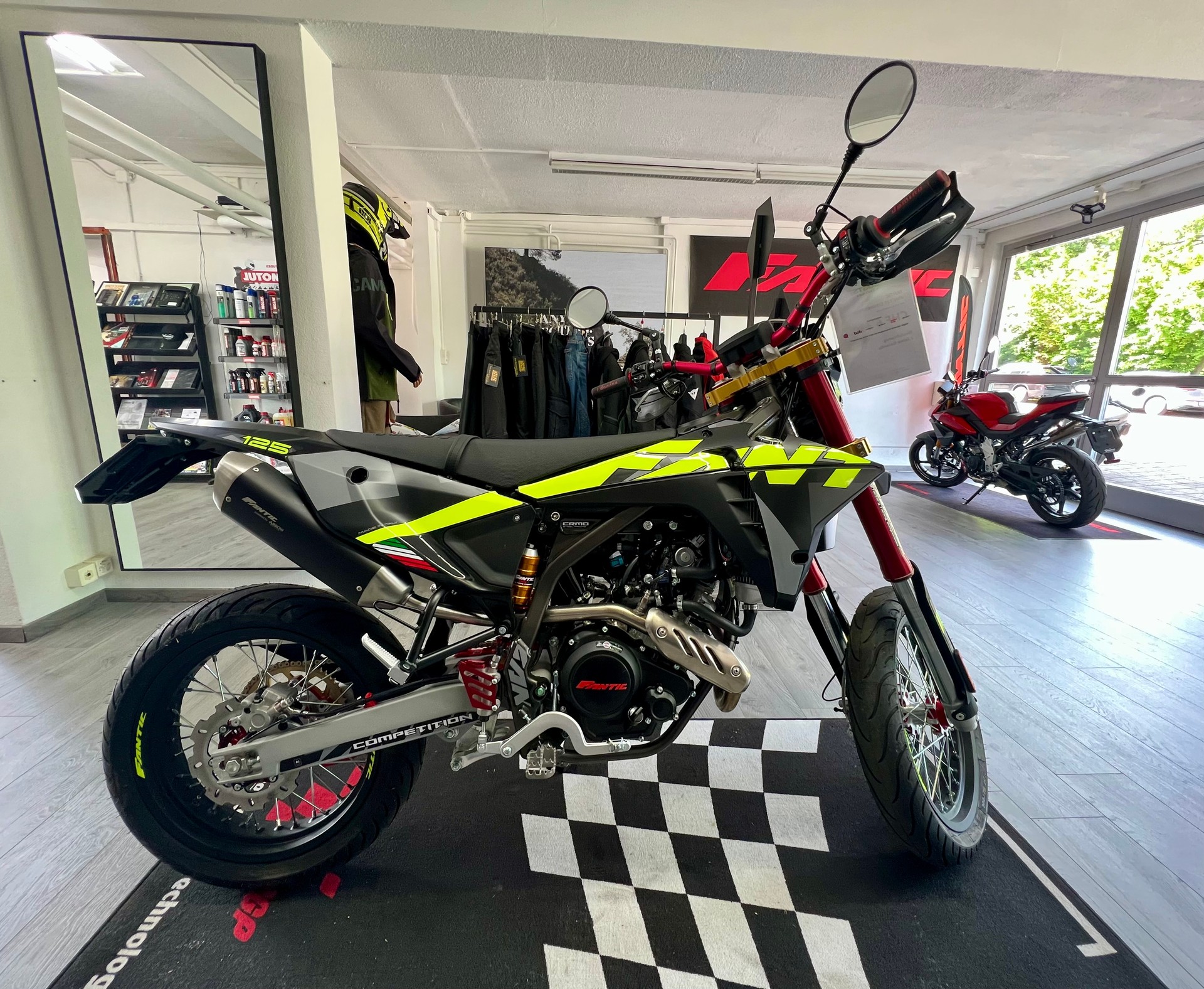 FANTIC XMF 125 Motard Competition MY25 - GRATIS LIEFERUNG"-showroom-element-1