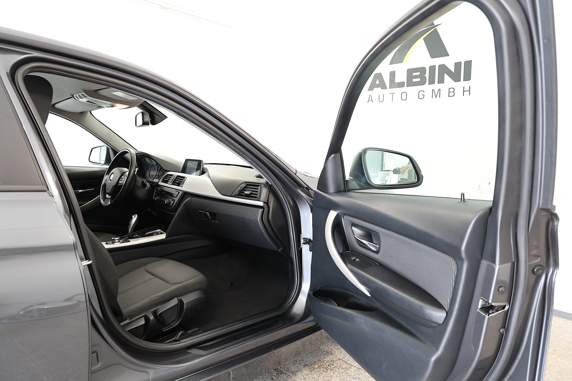 BMW 318d Touring Steptronic-image-10