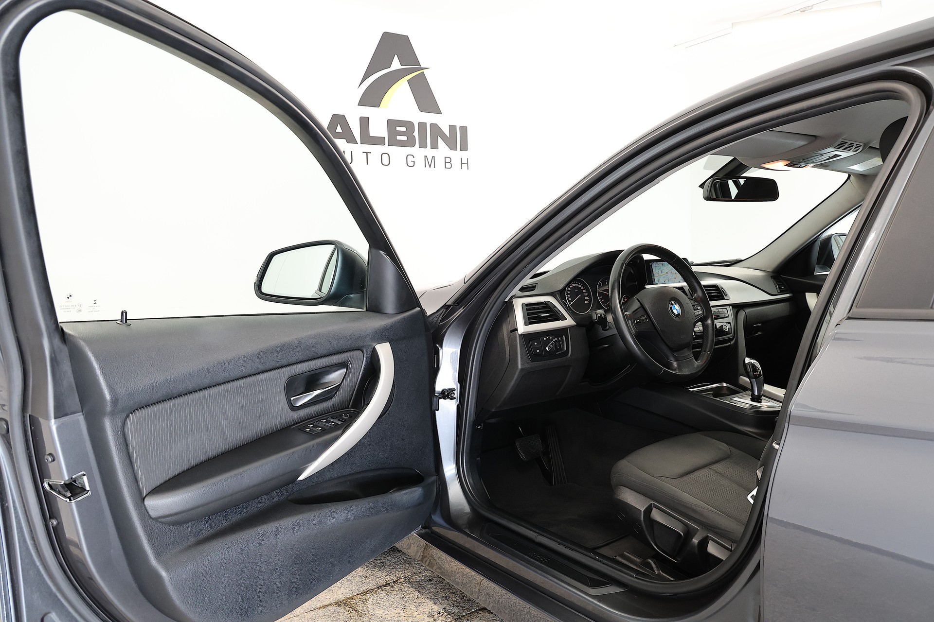 BMW 318d Touring Steptronic-image-4
