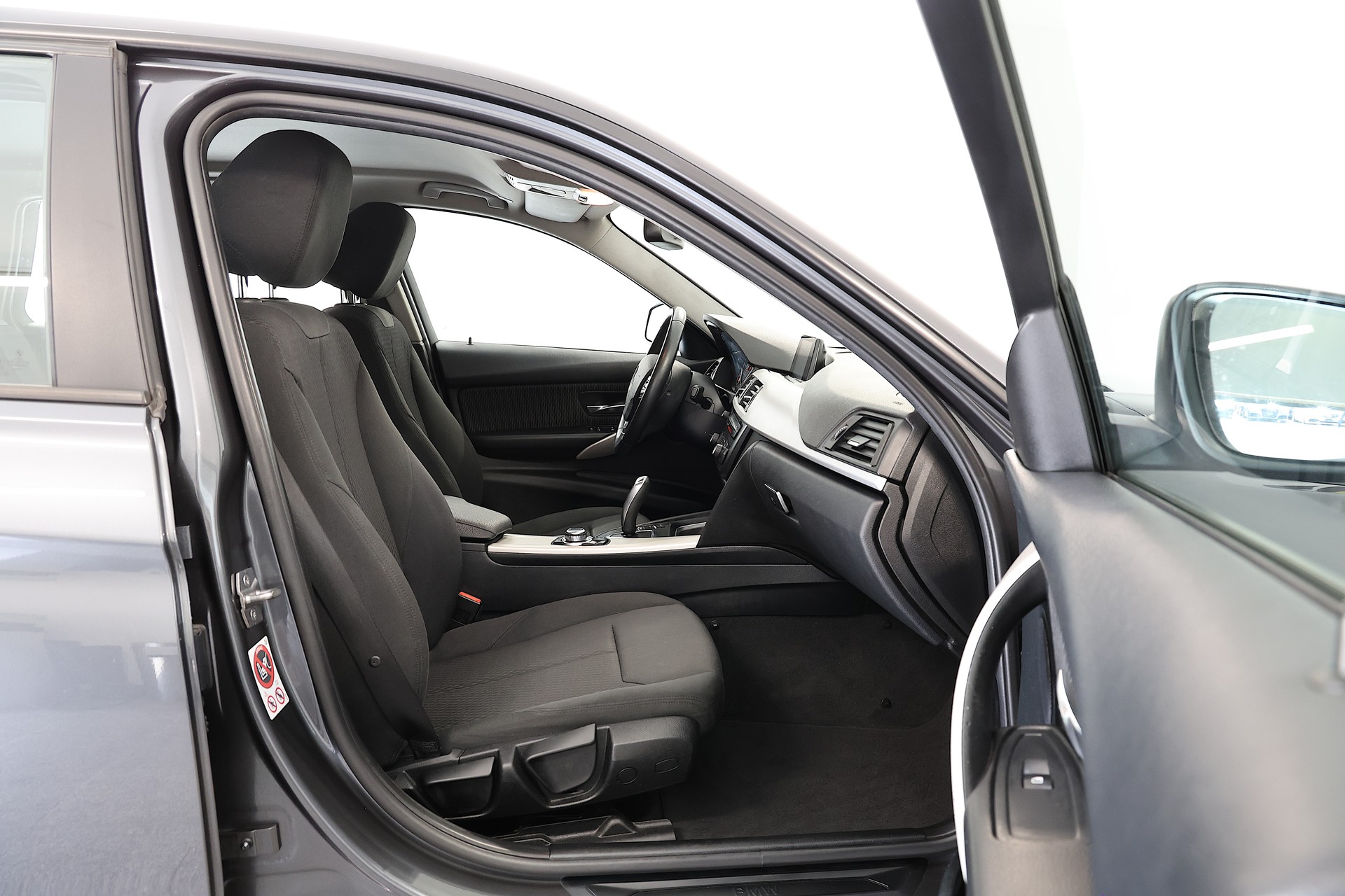 BMW 318d Touring Steptronic-image-11