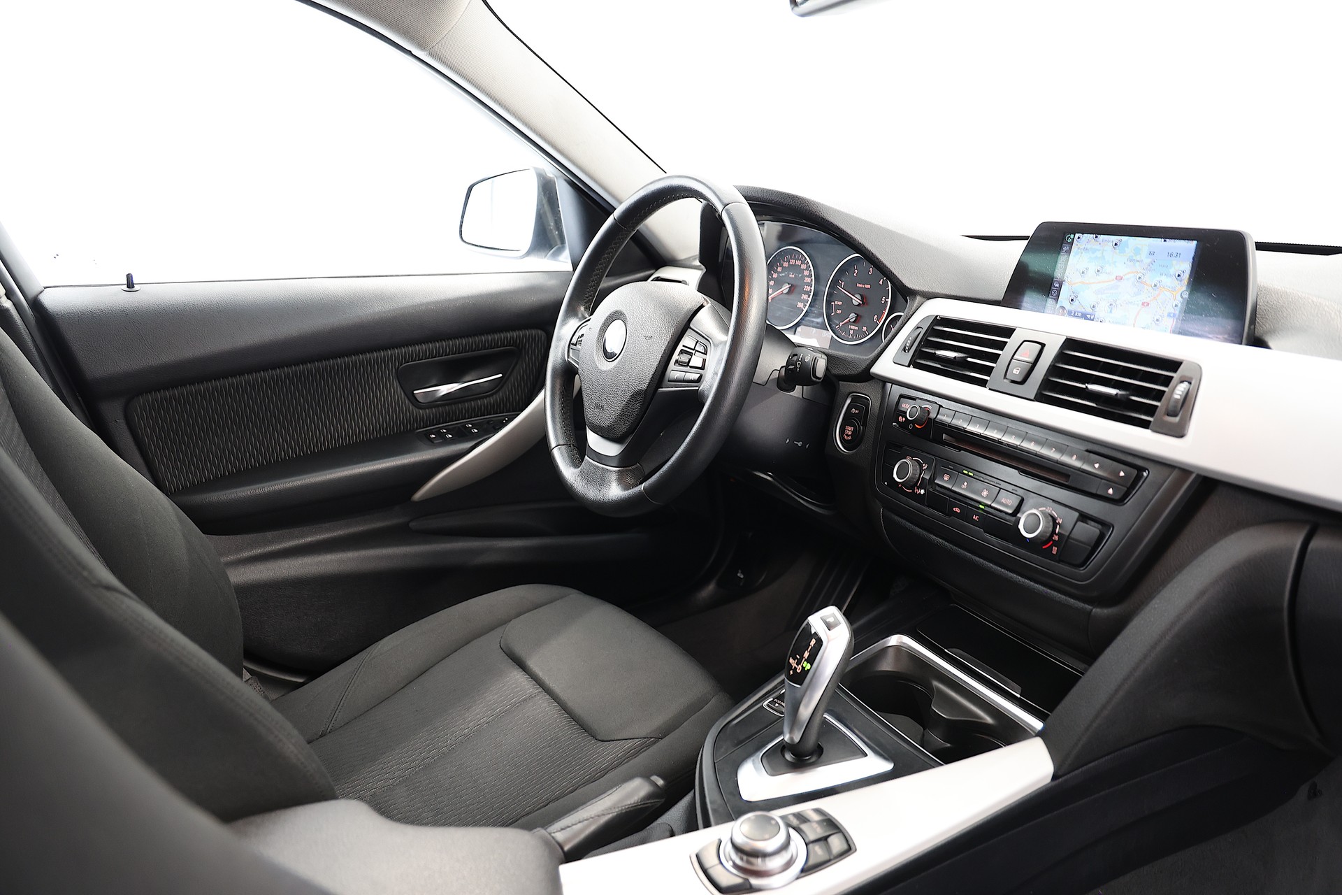 BMW 318d Touring Steptronic-image-12