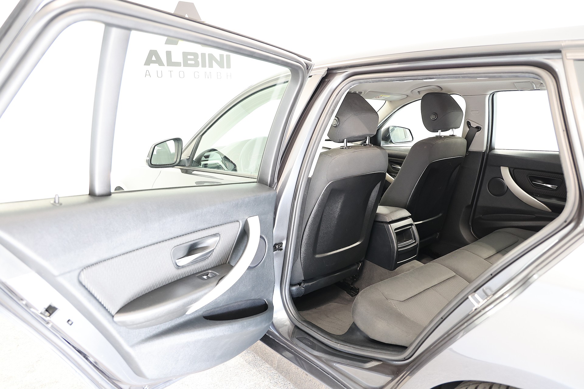 BMW 318d Touring Steptronic-image-13