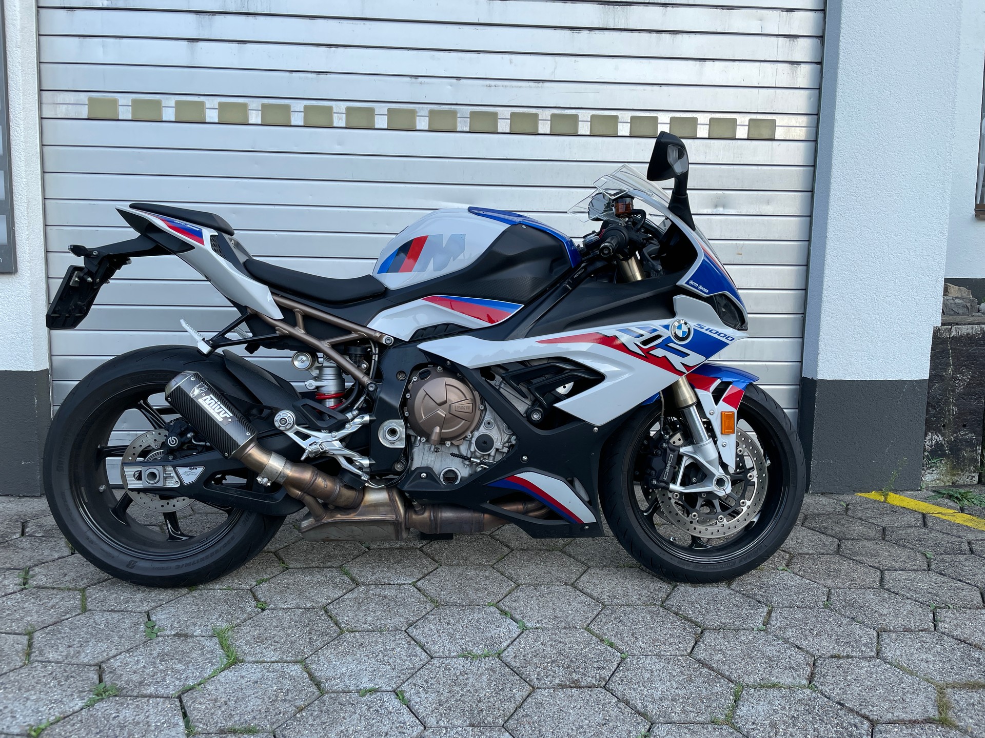BMW S 1000 RR-image-1