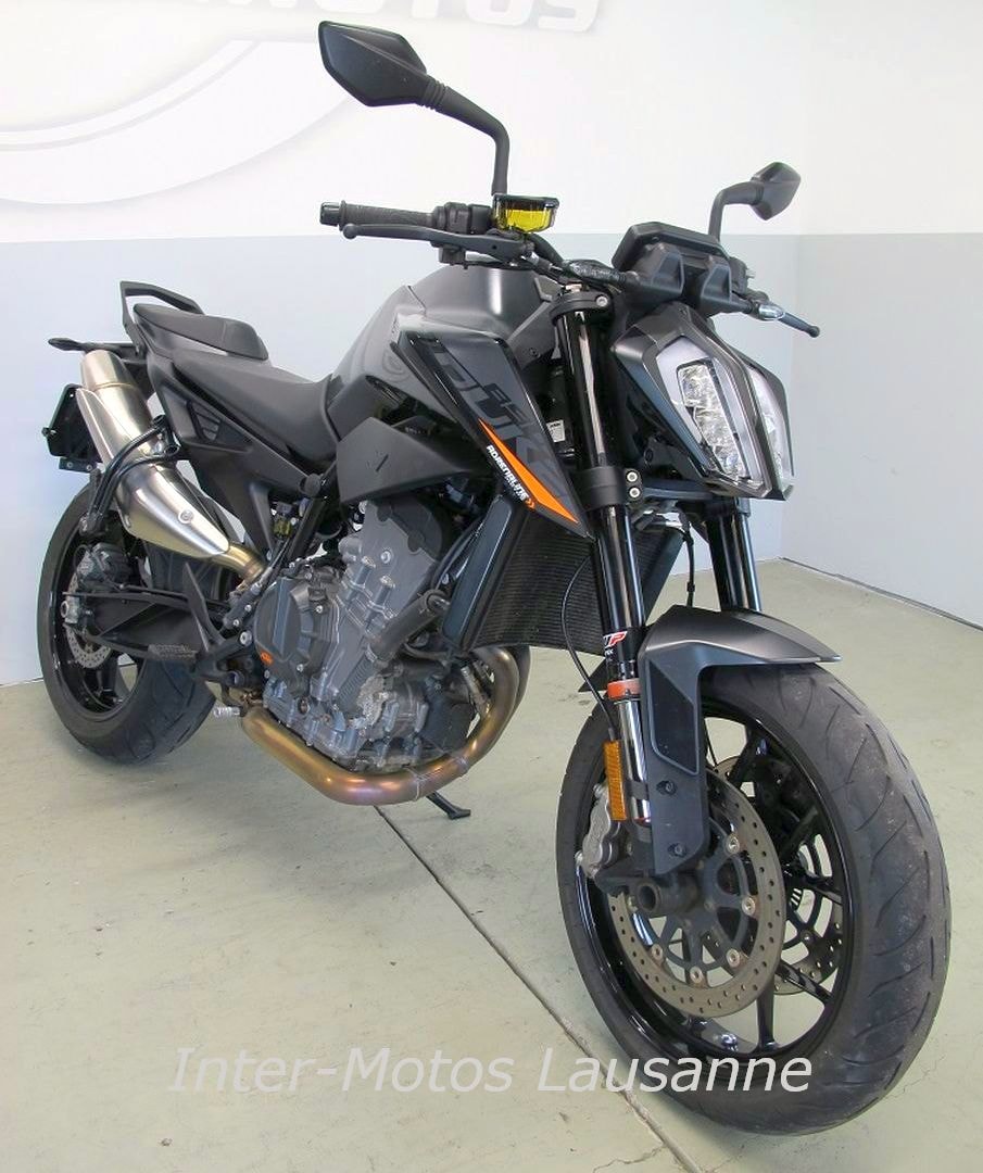 KTM 890 DUKE-showroom-element-2