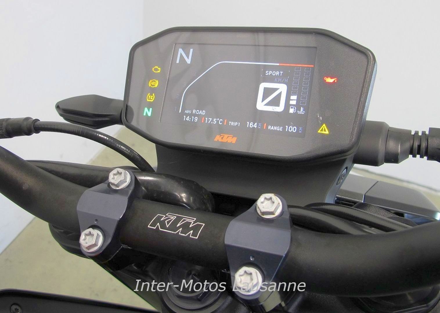 KTM 890 DUKE-image-4