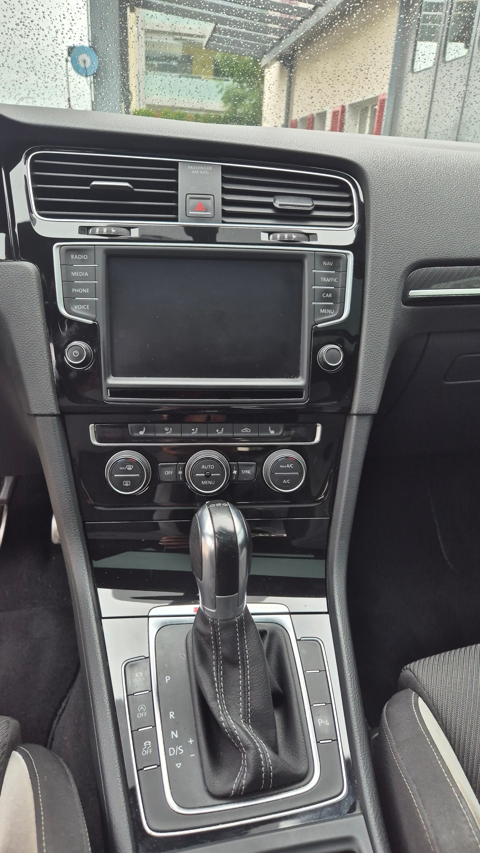 VW Golf Variant 2.0 TSI R 4 Motion DSG-image-12