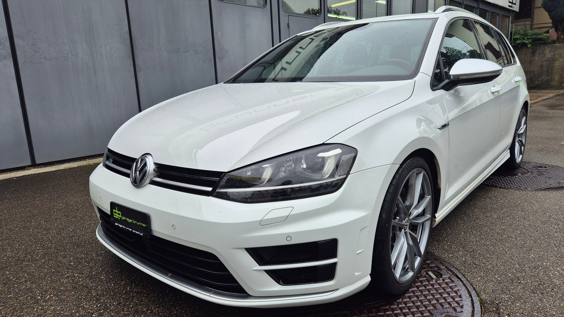 VW Golf Variant 2.0 TSI R 4 Motion DSG-image-6