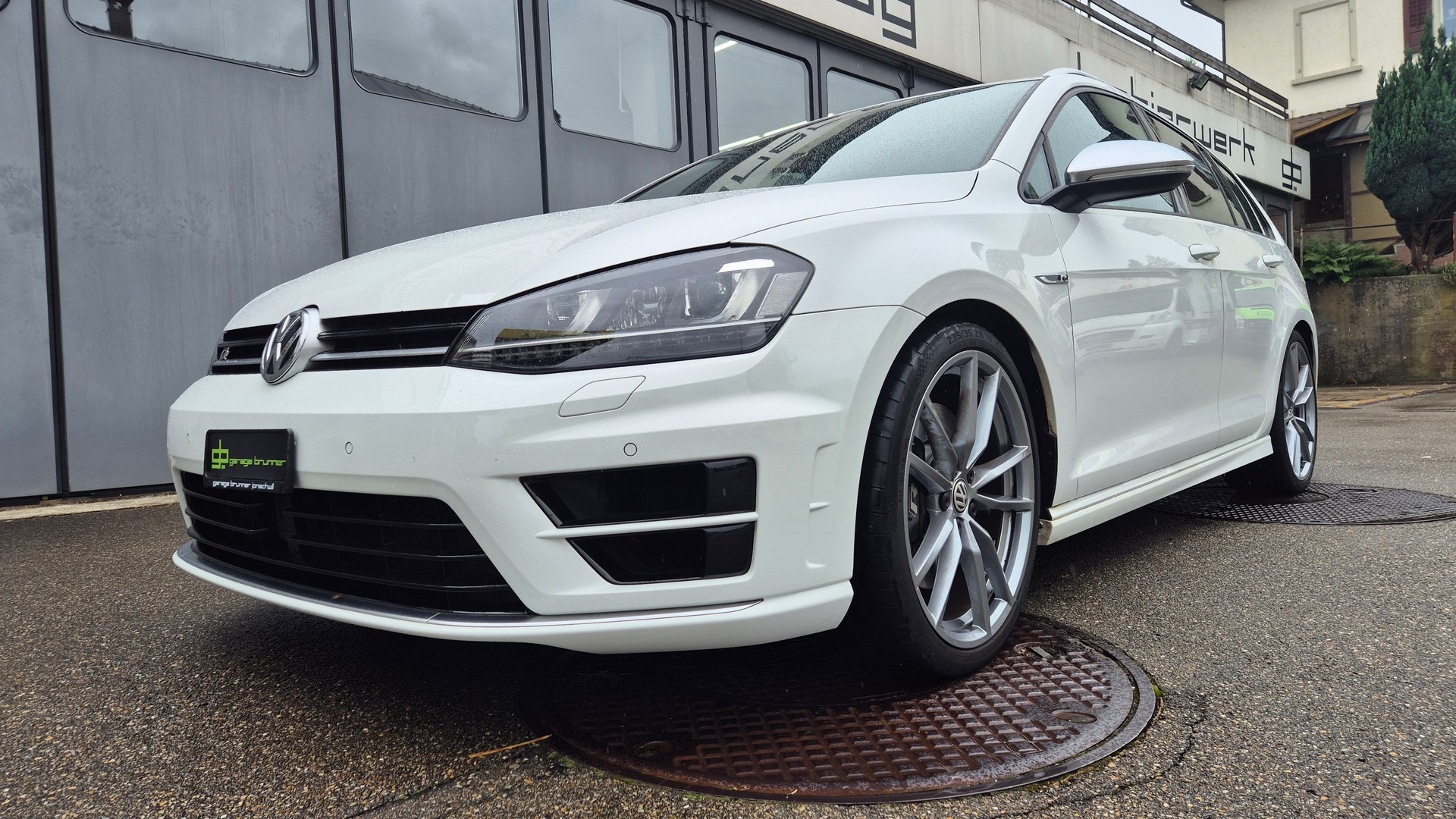 VW Golf Variant 2.0 TSI R 4 Motion DSG-image-7