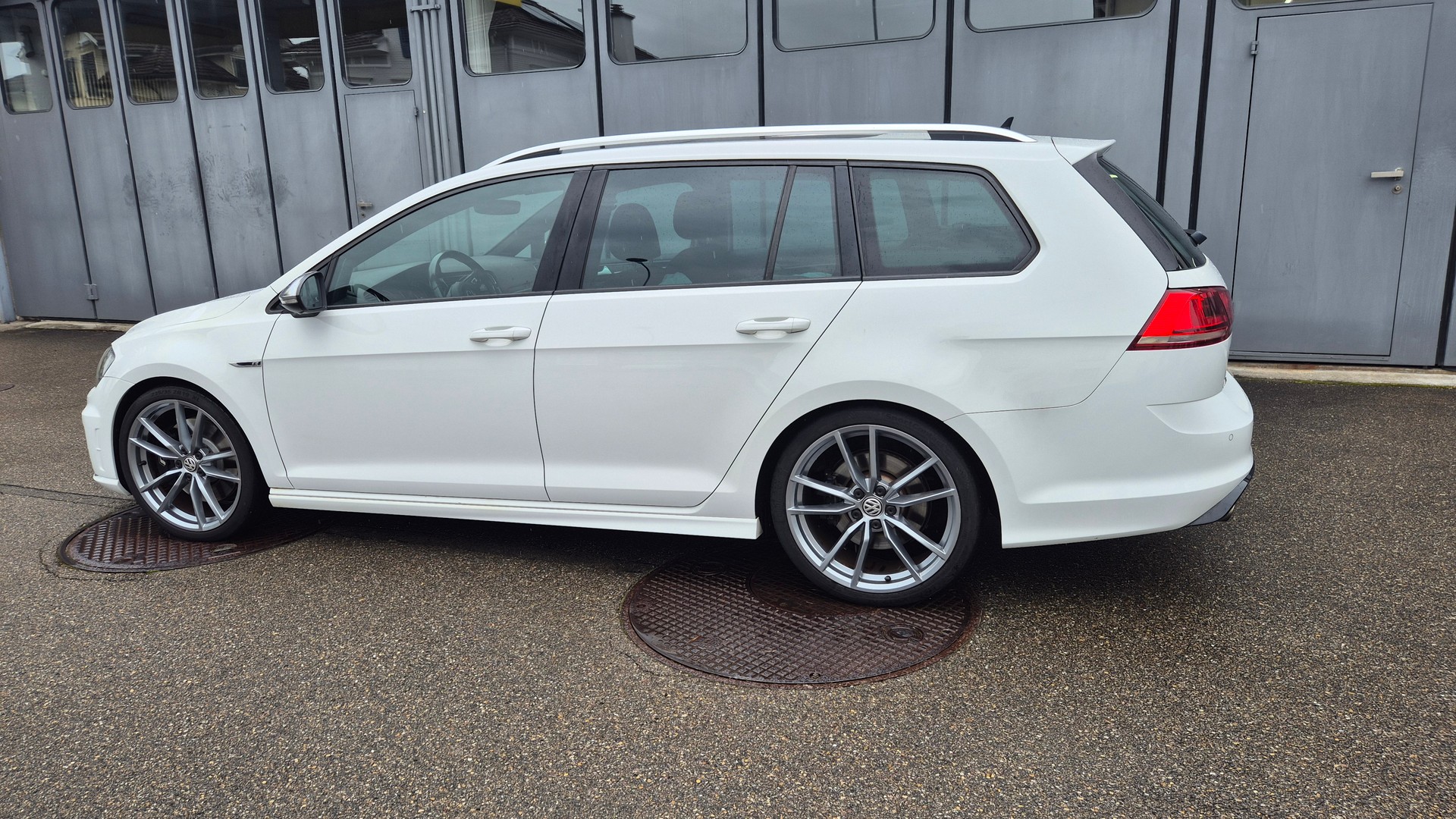 VW Golf Variant 2.0 TSI R 4 Motion DSG-image-2