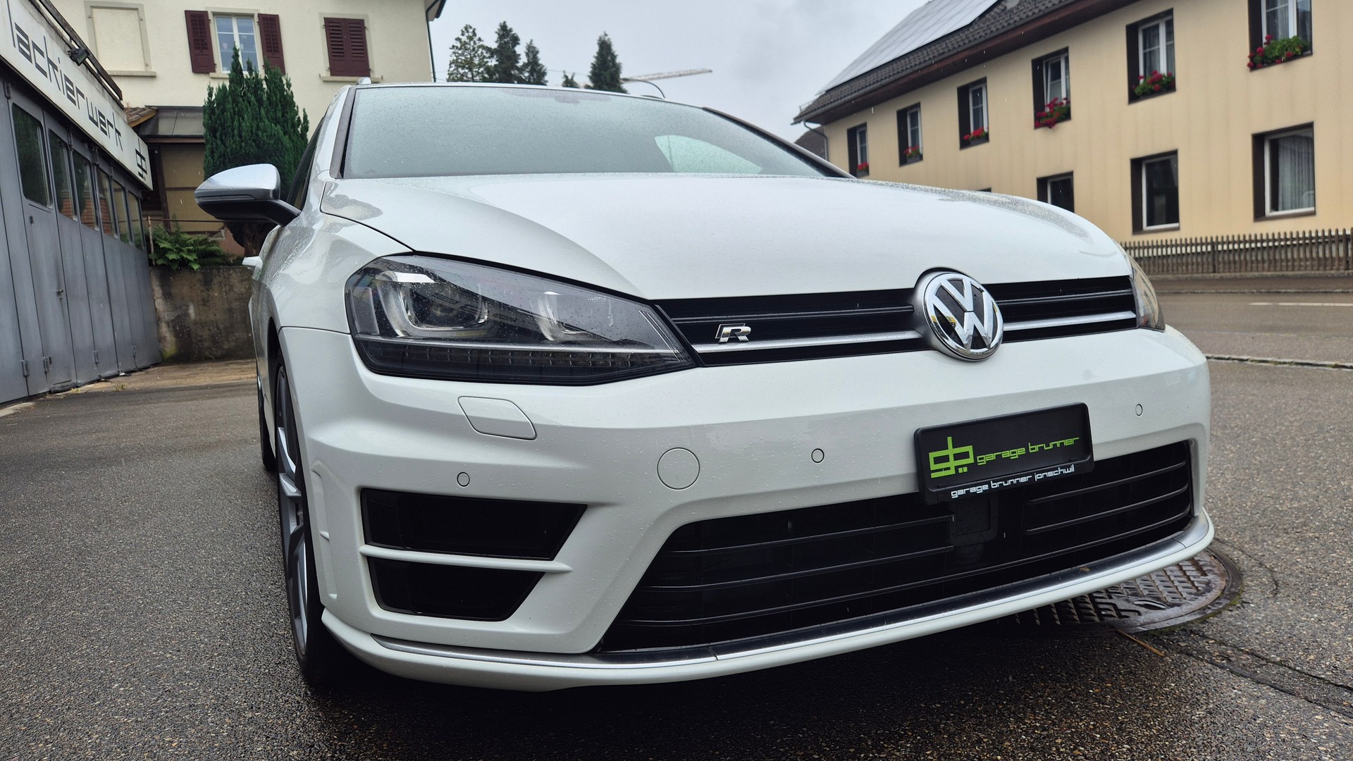 VW Golf Variant 2.0 TSI R 4 Motion DSG-image-5