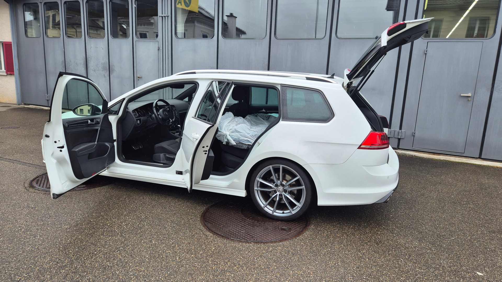 VW Golf Variant 2.0 TSI R 4 Motion DSG-image-9