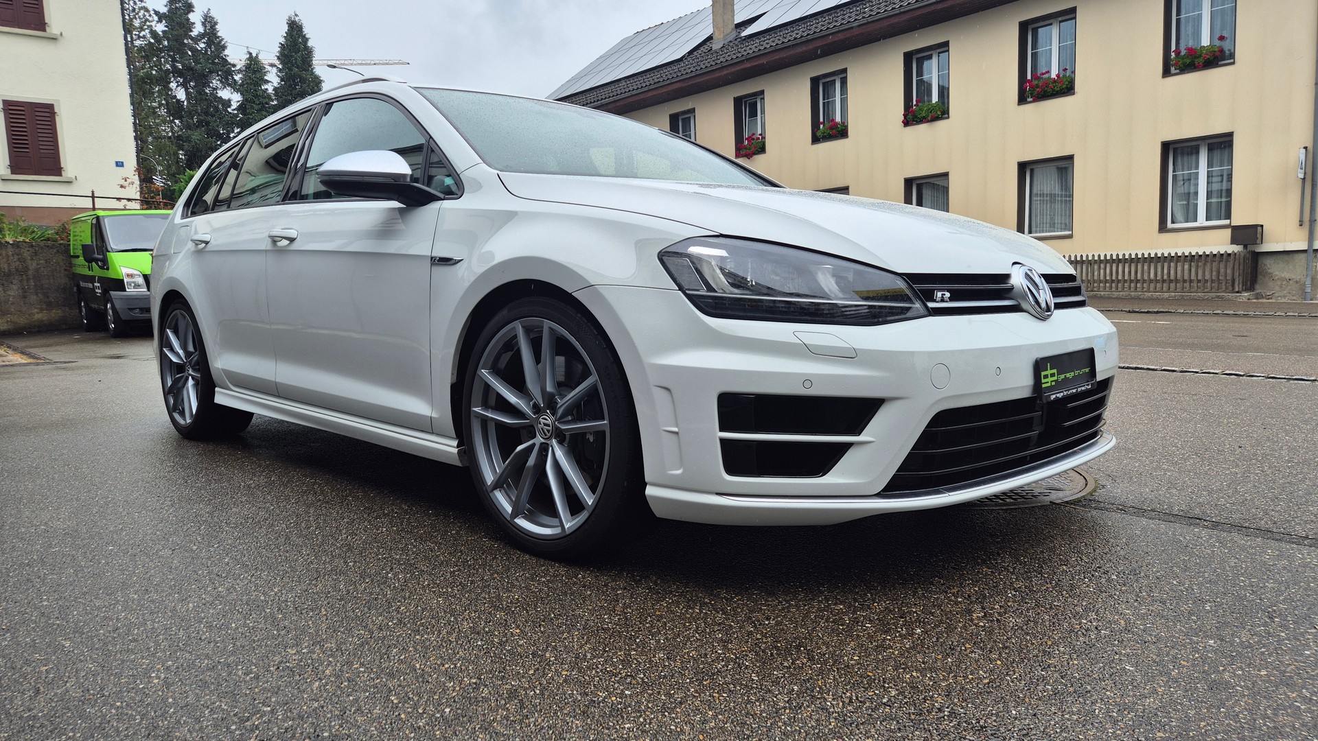 VW Golf Variant 2.0 TSI R 4 Motion DSG-image-4