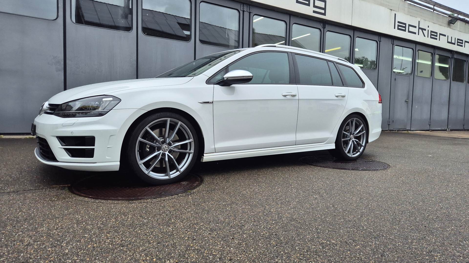 VW Golf Variant 2.0 TSI R 4 Motion DSG-image-1