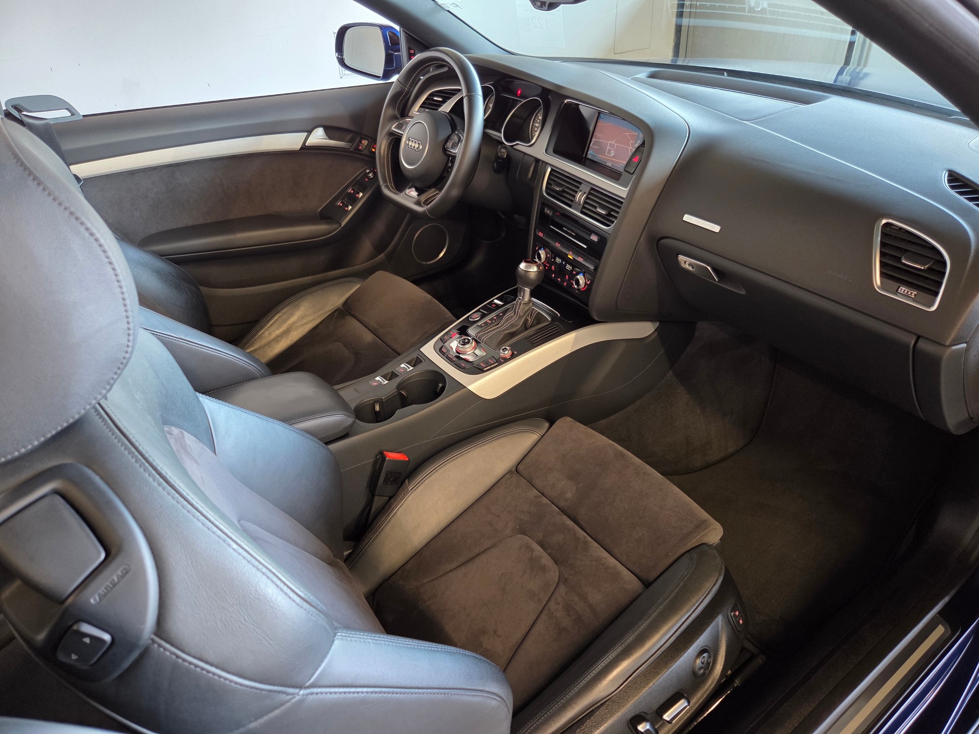 AUDI S5 Cabriolet 3.0 V6 TFSI quattro S-Tronic-image-17