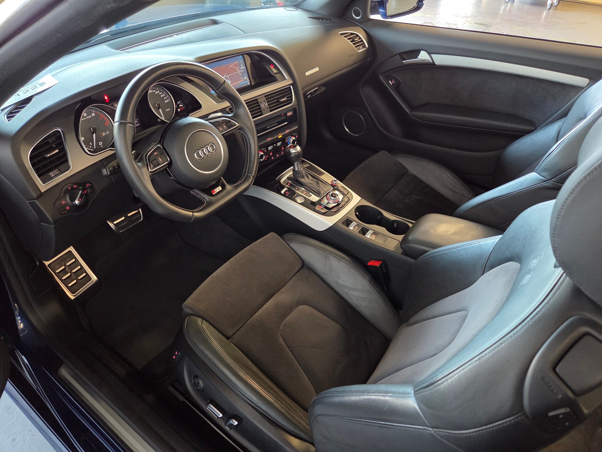 AUDI S5 Cabriolet 3.0 V6 TFSI quattro S-Tronic-image-8