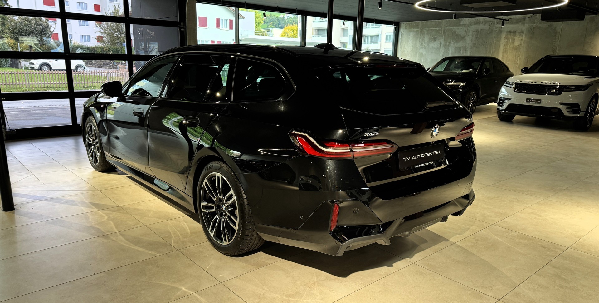 BMW 520d xDrive 48V Touring M Sport Steptronic-image-3