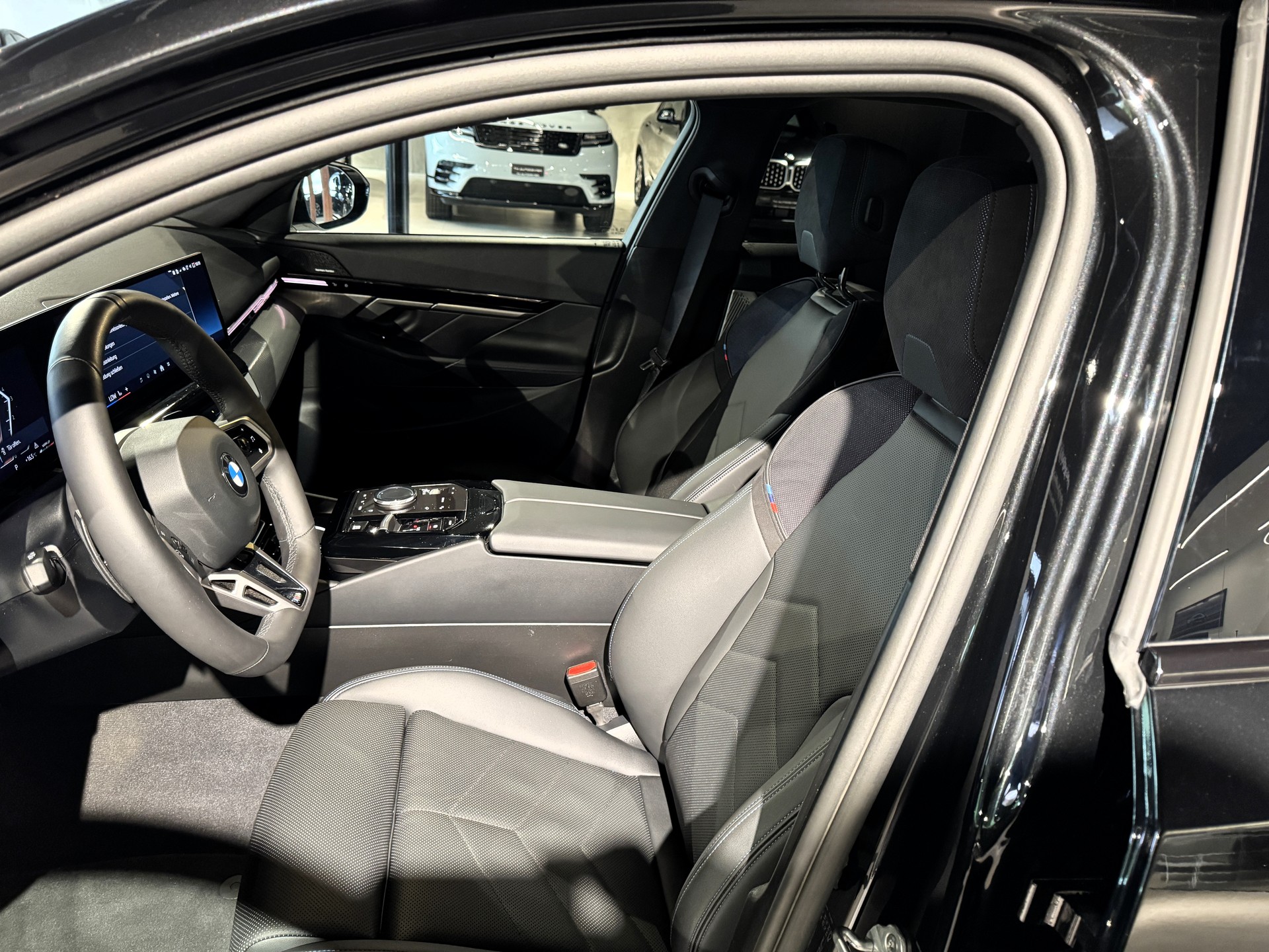BMW 520d xDrive 48V Touring M Sport Steptronic-image-8