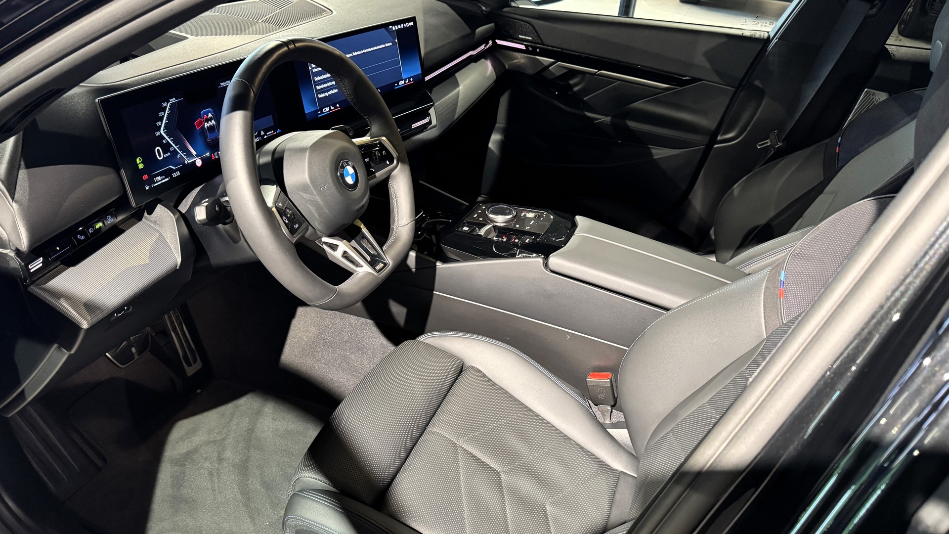 BMW 520d xDrive 48V Touring M Sport Steptronic-image-7