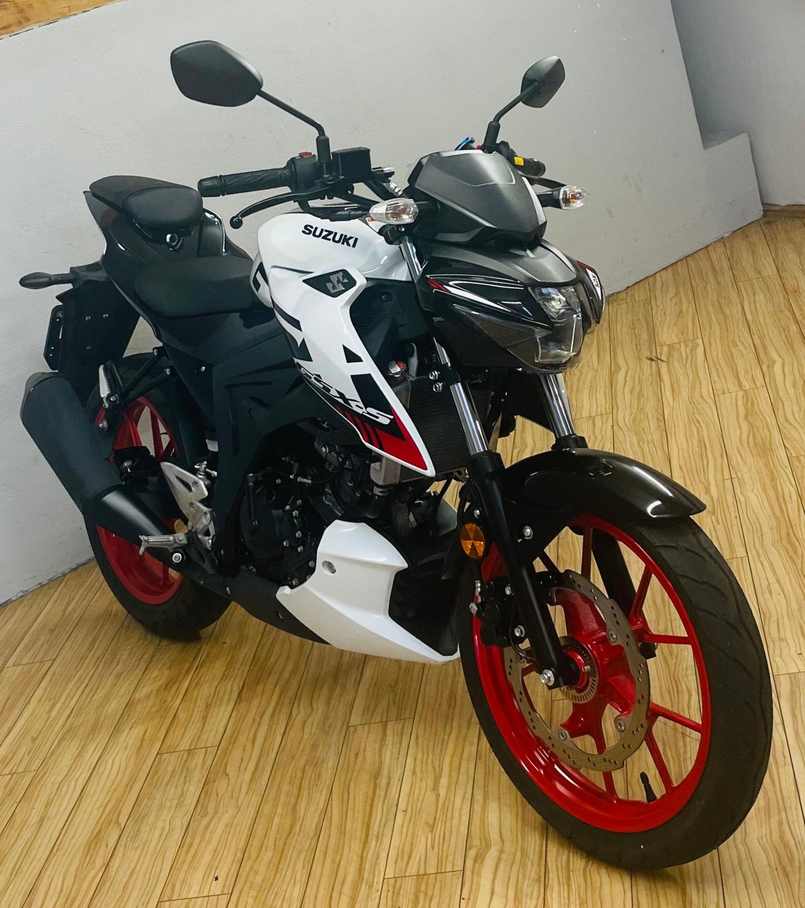 SUZUKI GSX-S 125