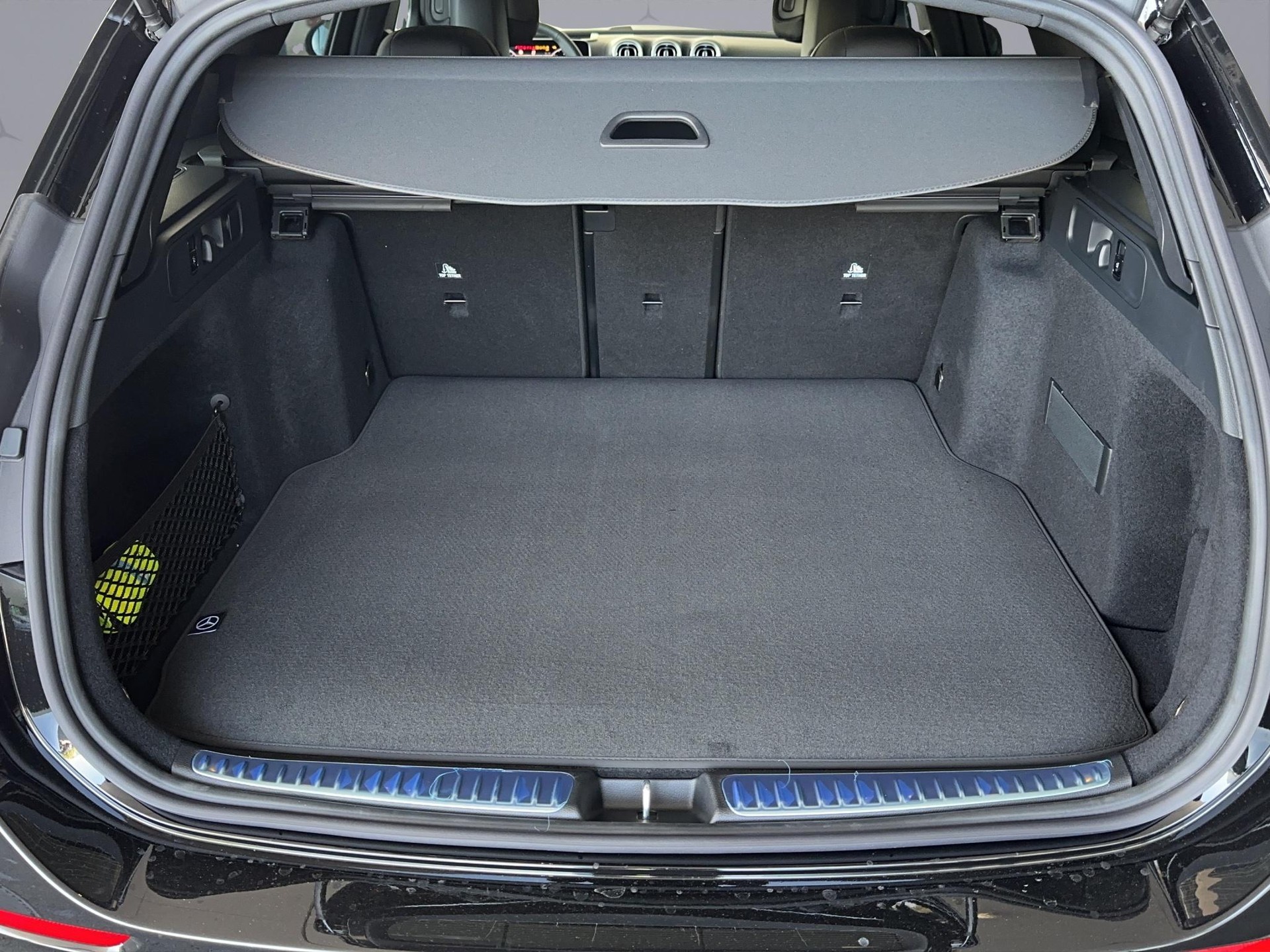 MERCEDES-BENZ C 220 d AMG Line 4matic Kombi-image-12