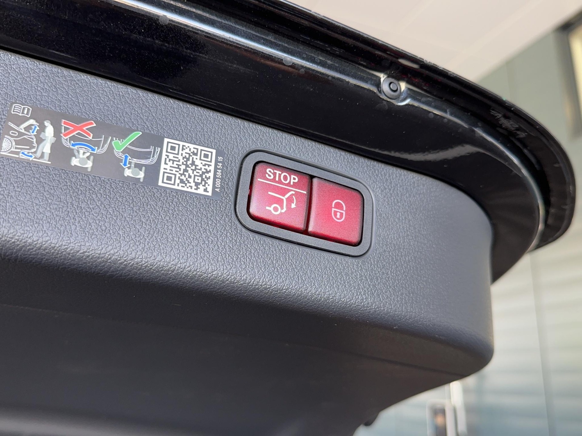 MERCEDES-BENZ C 220 d AMG Line 4matic Kombi-image-16