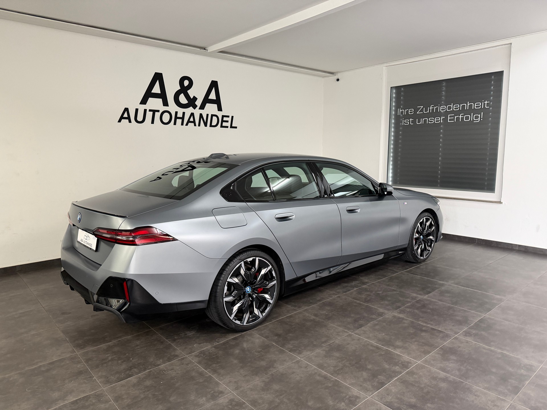 BMW 550e xDrive M Sport Pro Steptronic-showroom-element-3
