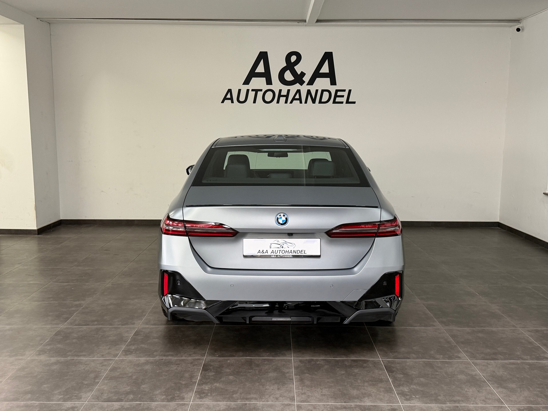 BMW 550e xDrive M Sport Pro Steptronic-image-4