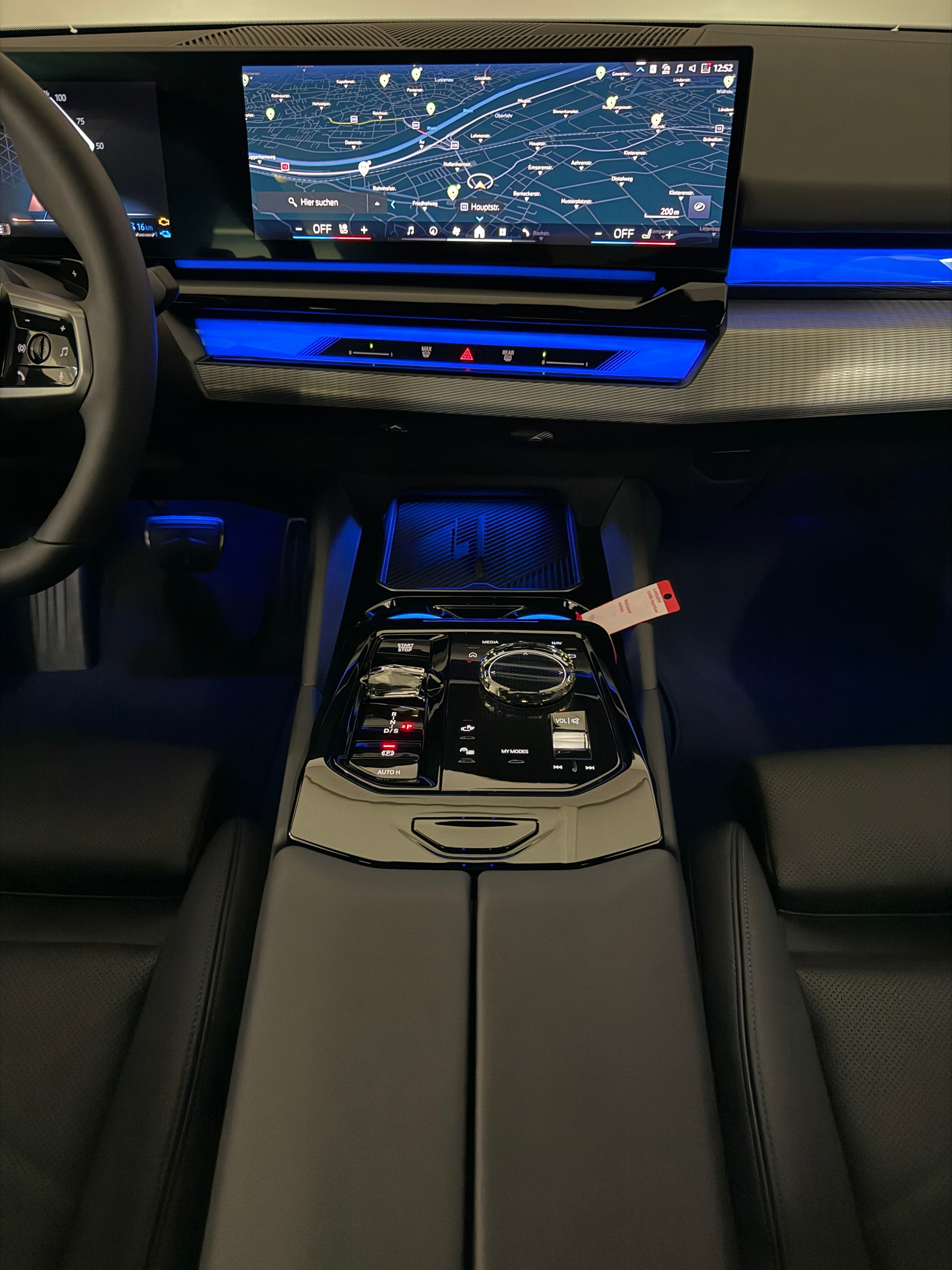 BMW 550e xDrive M Sport Pro Steptronic-image-10