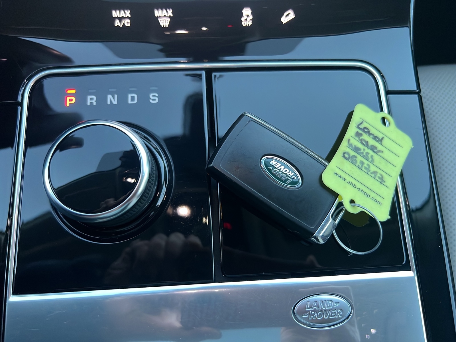 LAND ROVER Range Rover Velar R-Dynamic D 240 SE Automatic-image-24