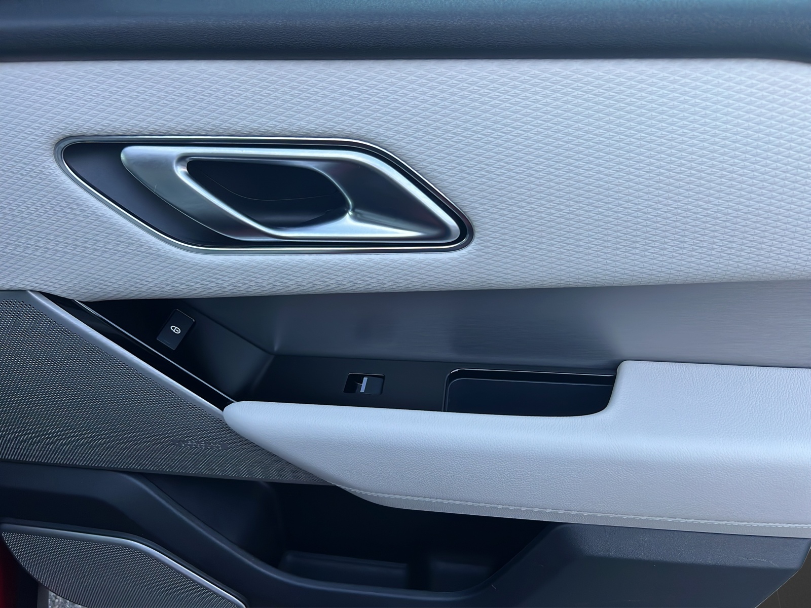 LAND ROVER Range Rover Velar R-Dynamic D 240 SE Automatic-image-16