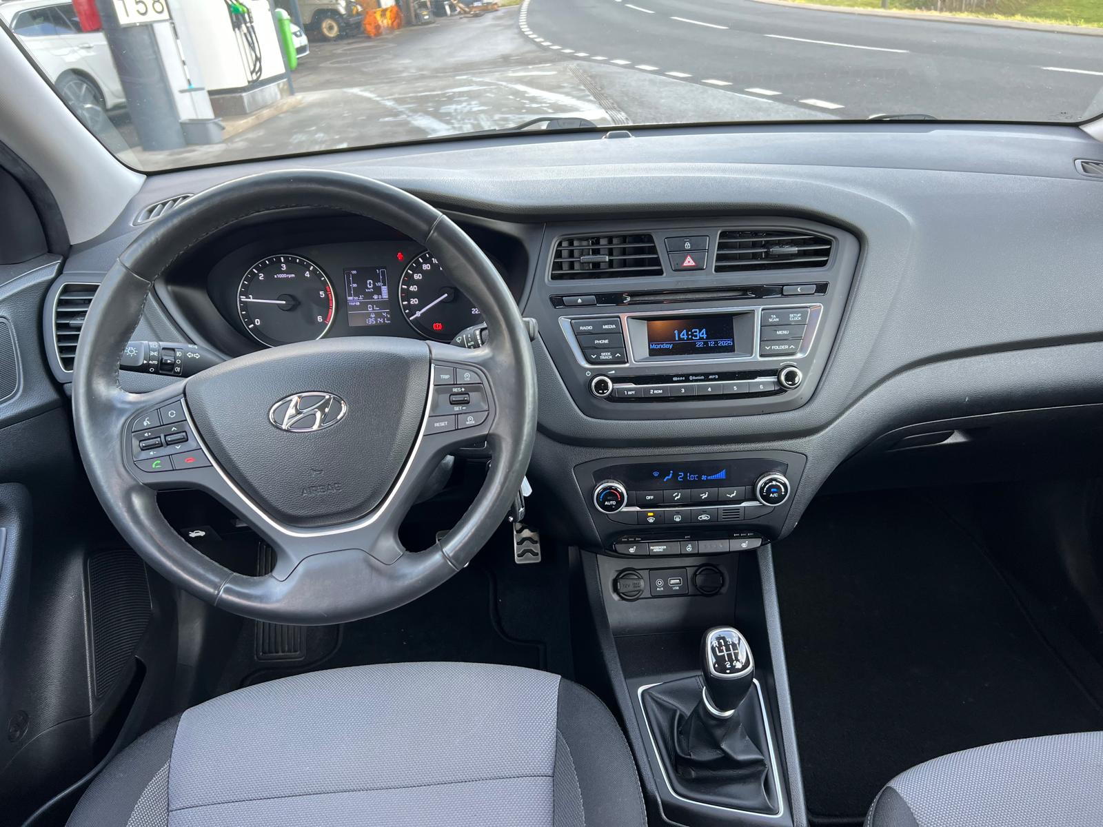 HYUNDAI i20 1.4 CRDi Amplia-image-5