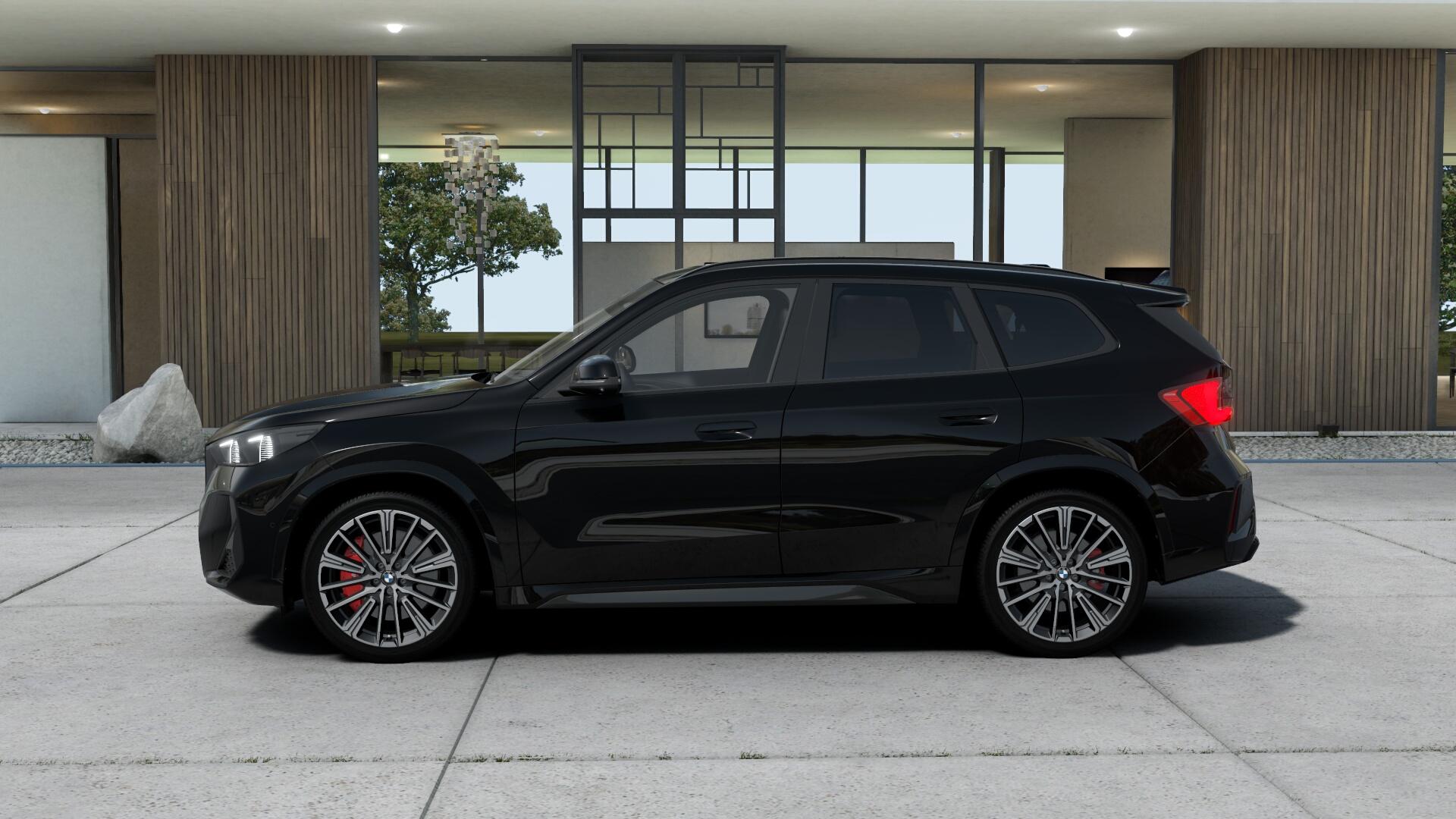 BMW iX1 30 xDrive-image-1