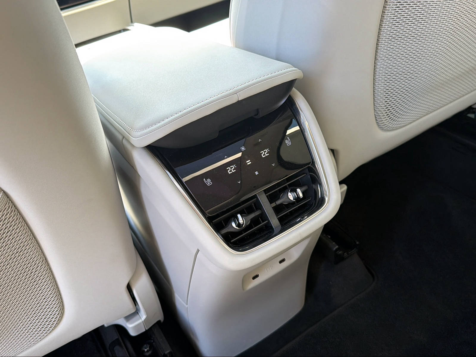 VOLVO EX90 Twin Ultra AWD-image-13