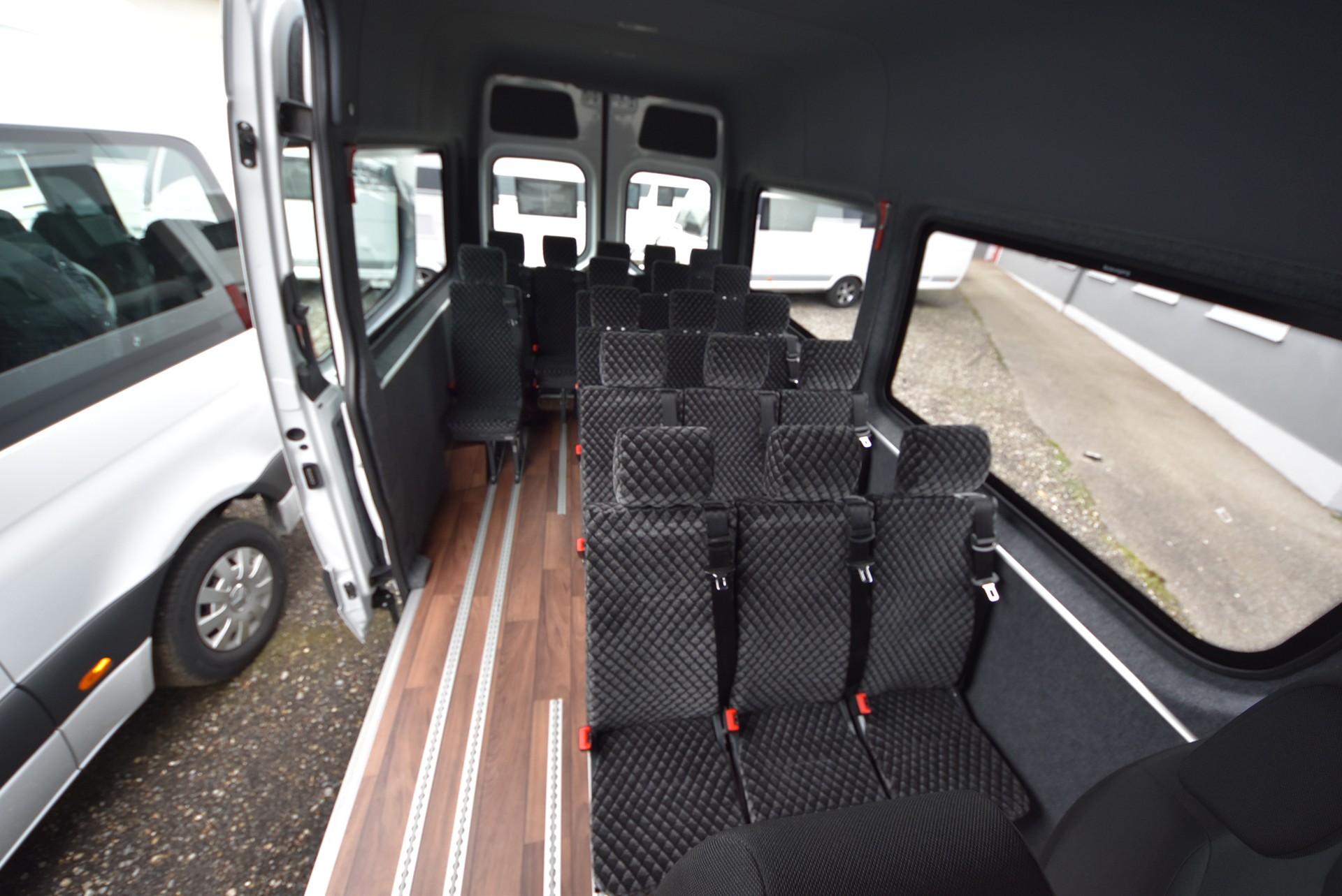 MERCEDES-BENZ 312 eSprinter Elektro Schulbus-image-5