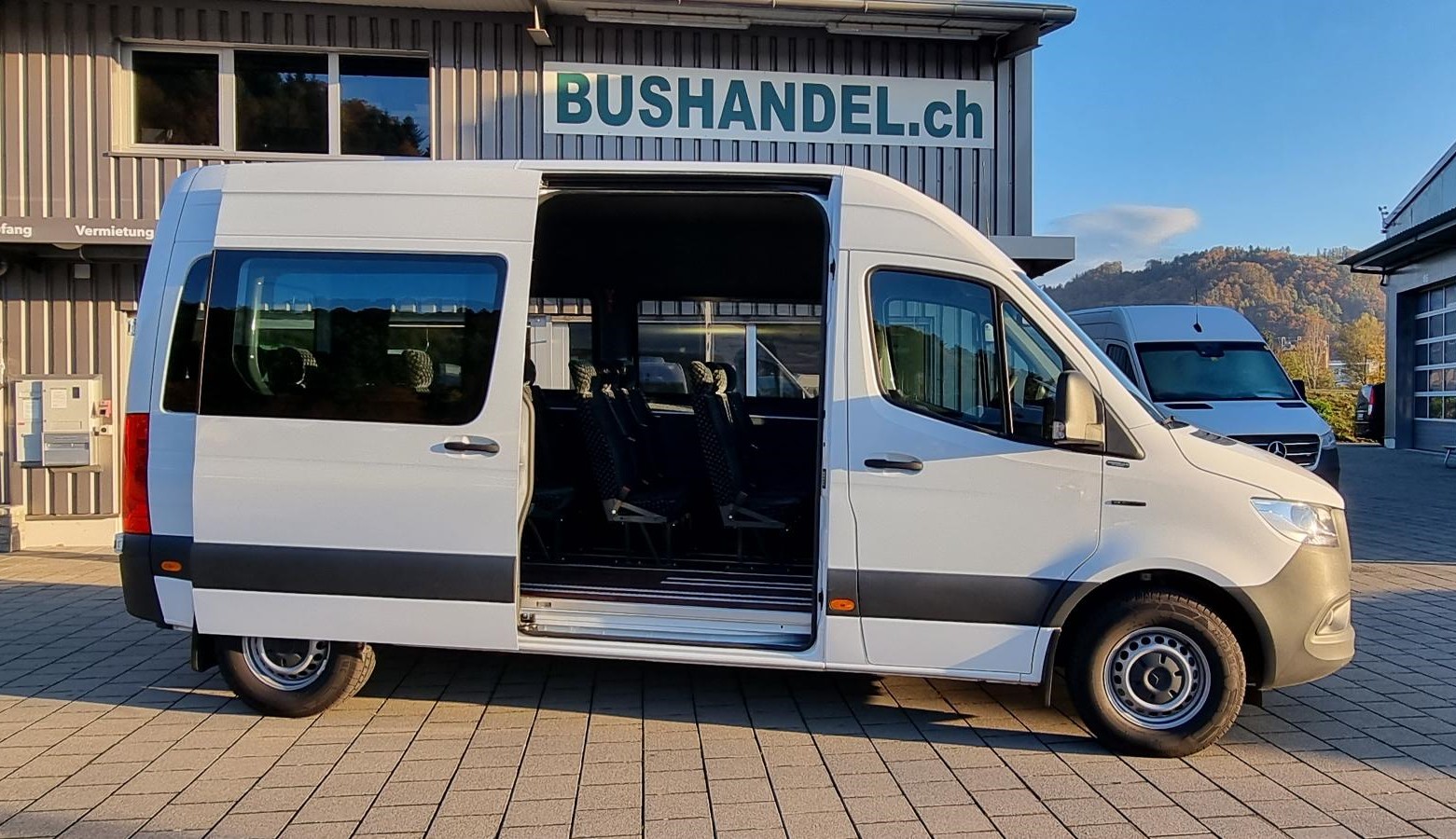 MERCEDES-BENZ 312 eSprinter Elektro Schulbus-image-3