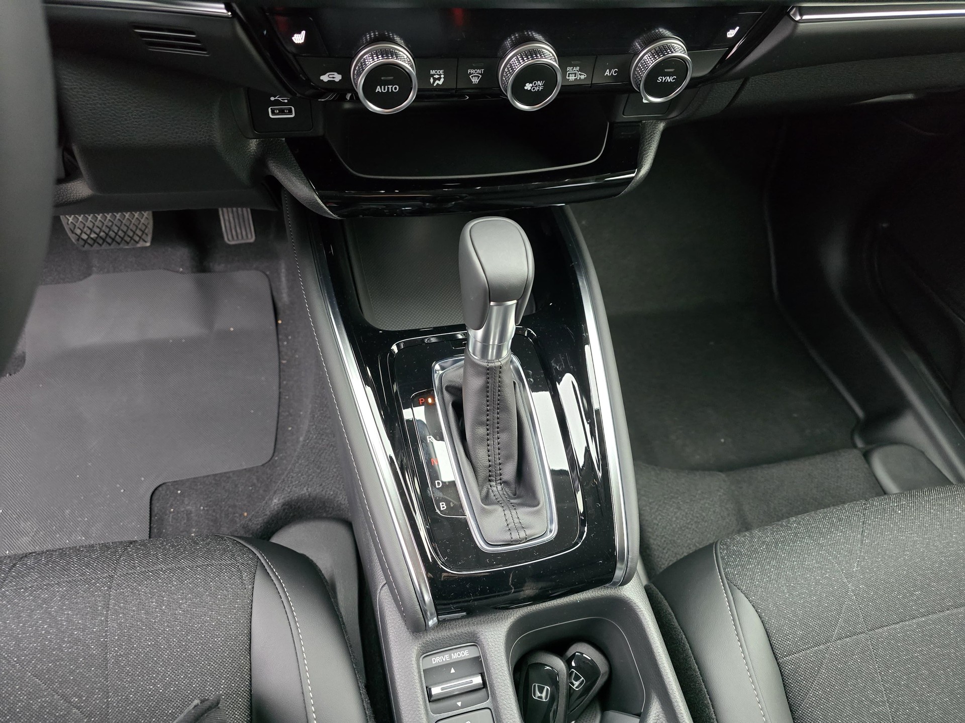 HONDA HR-V 1.5i-MMD Advance CVT-image-9