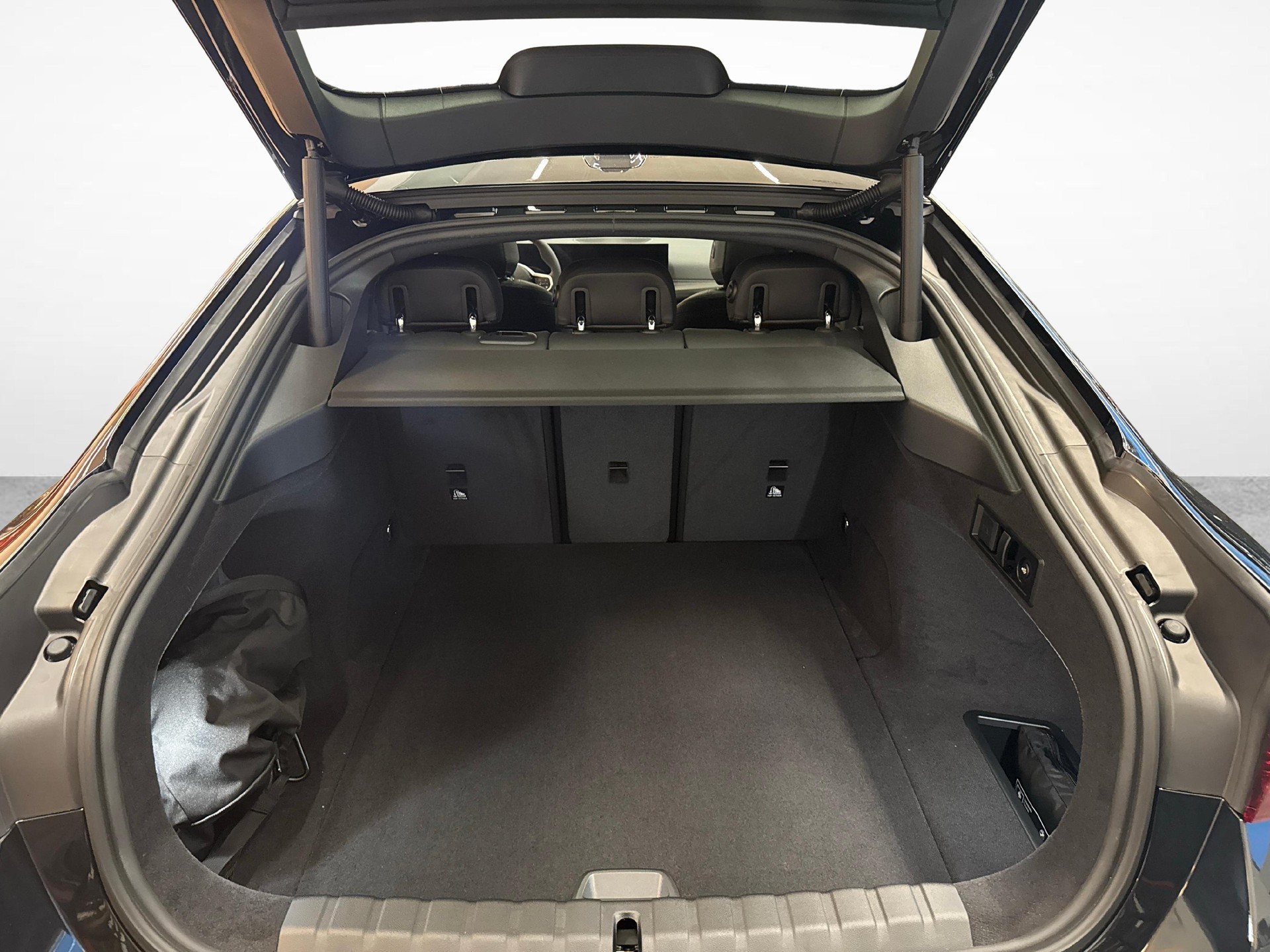 BMW i4 M60-image-18