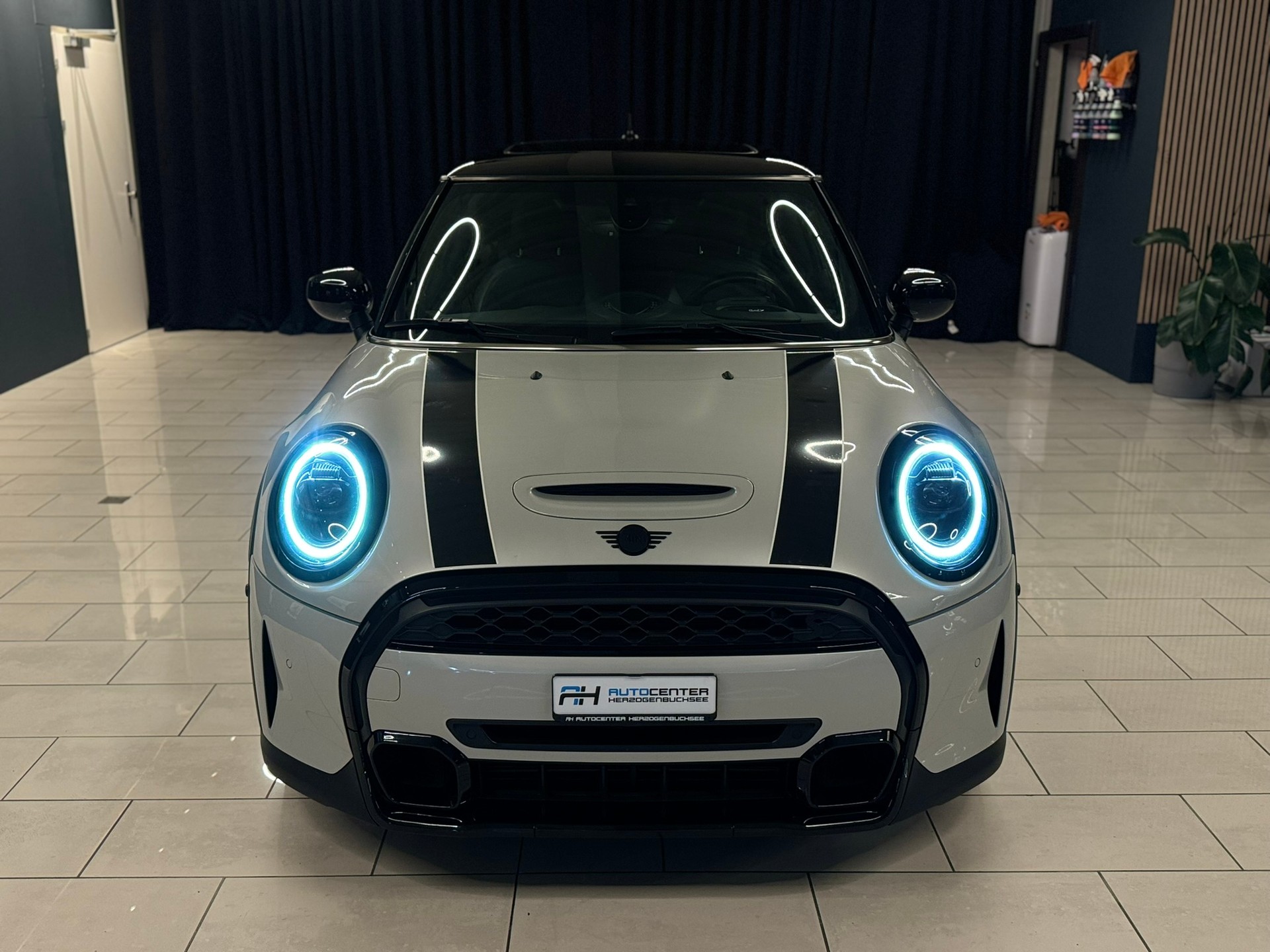 MINI Cooper S Trafalgar Edition Steptronic DKG-showroom-element-1