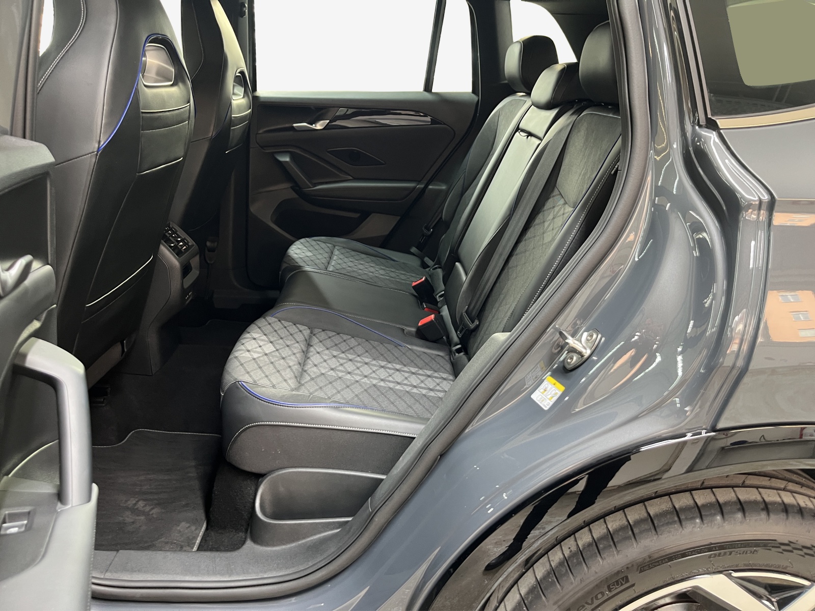 VW Tiguan 2.0 TDI SCR R-Line 4Motion DSG-image-11