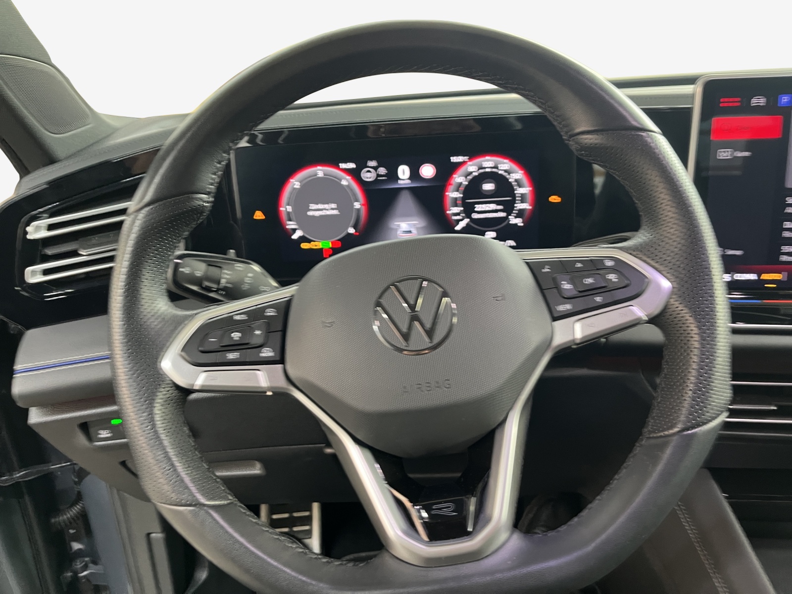 VW Tiguan 2.0 TDI SCR R-Line 4Motion DSG-image-9
