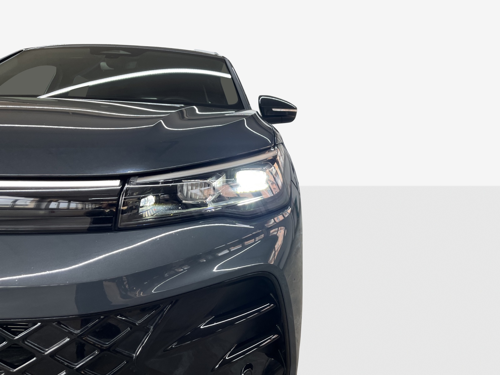 VW Tiguan 2.0 TDI SCR R-Line 4Motion DSG-image-15