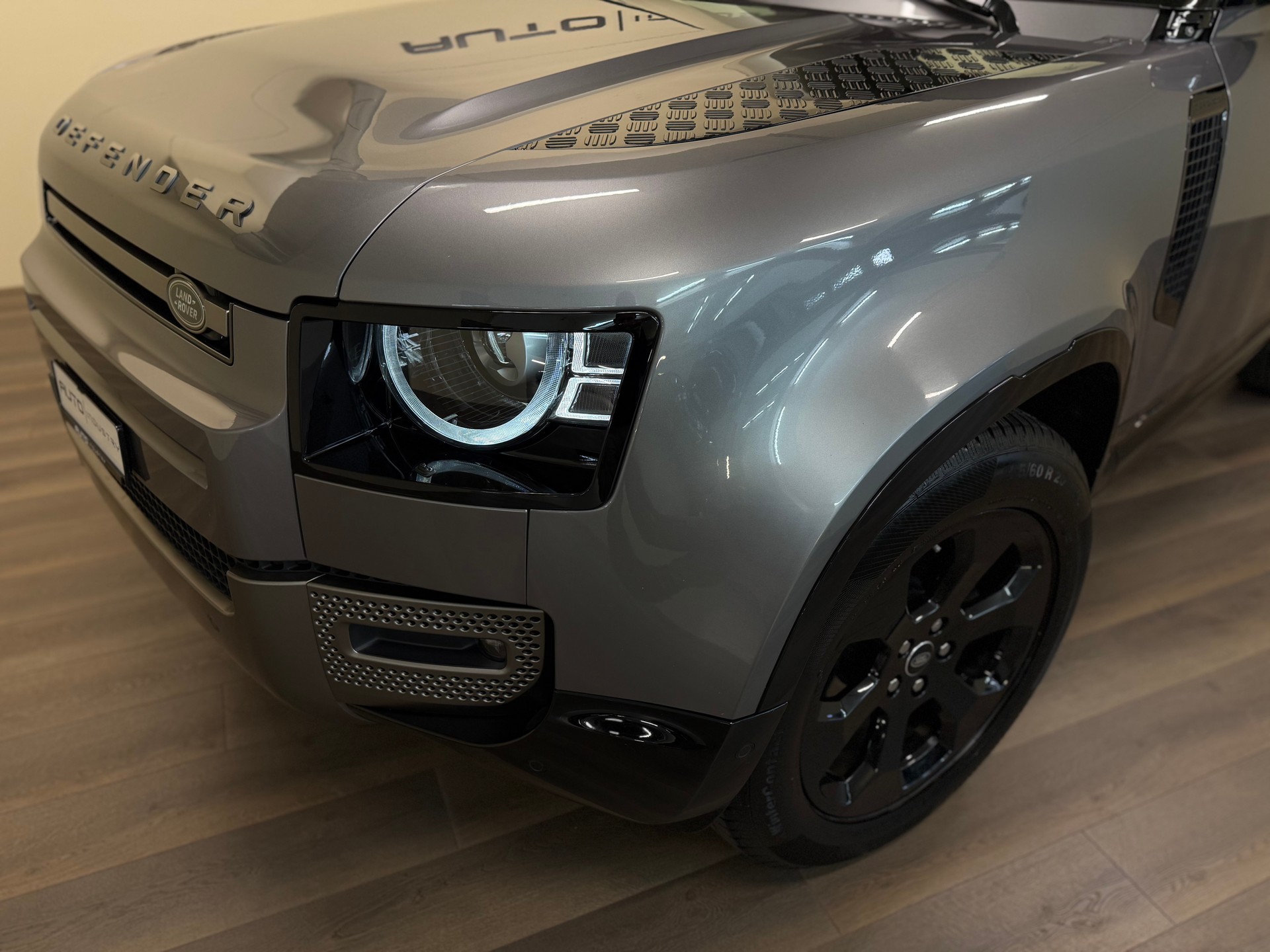 LAND ROVER Defender 90 P300 Si4 X-Dynamic SE AT8-showroom-element-2