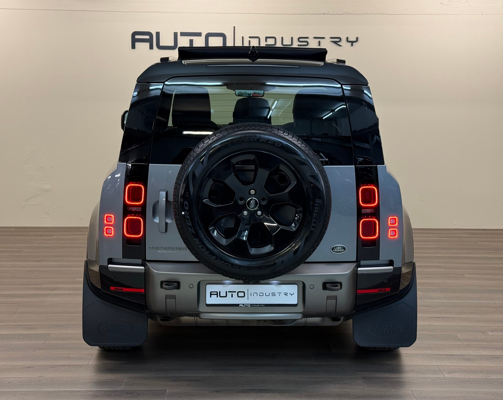 LAND ROVER Defender 90 P300 Si4 X-Dynamic SE AT8-image-9